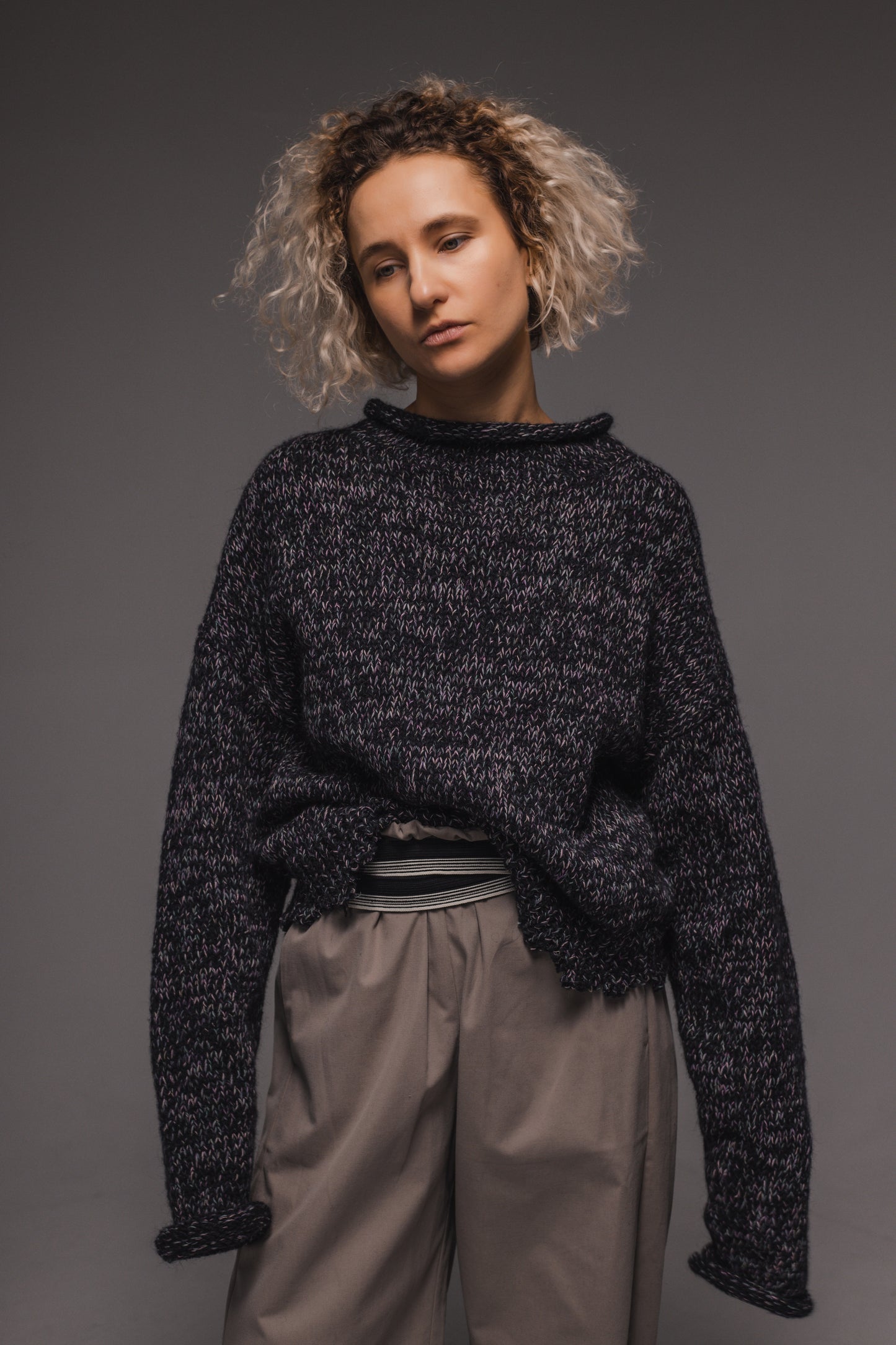 Gray-lilac short melange woolen sweater