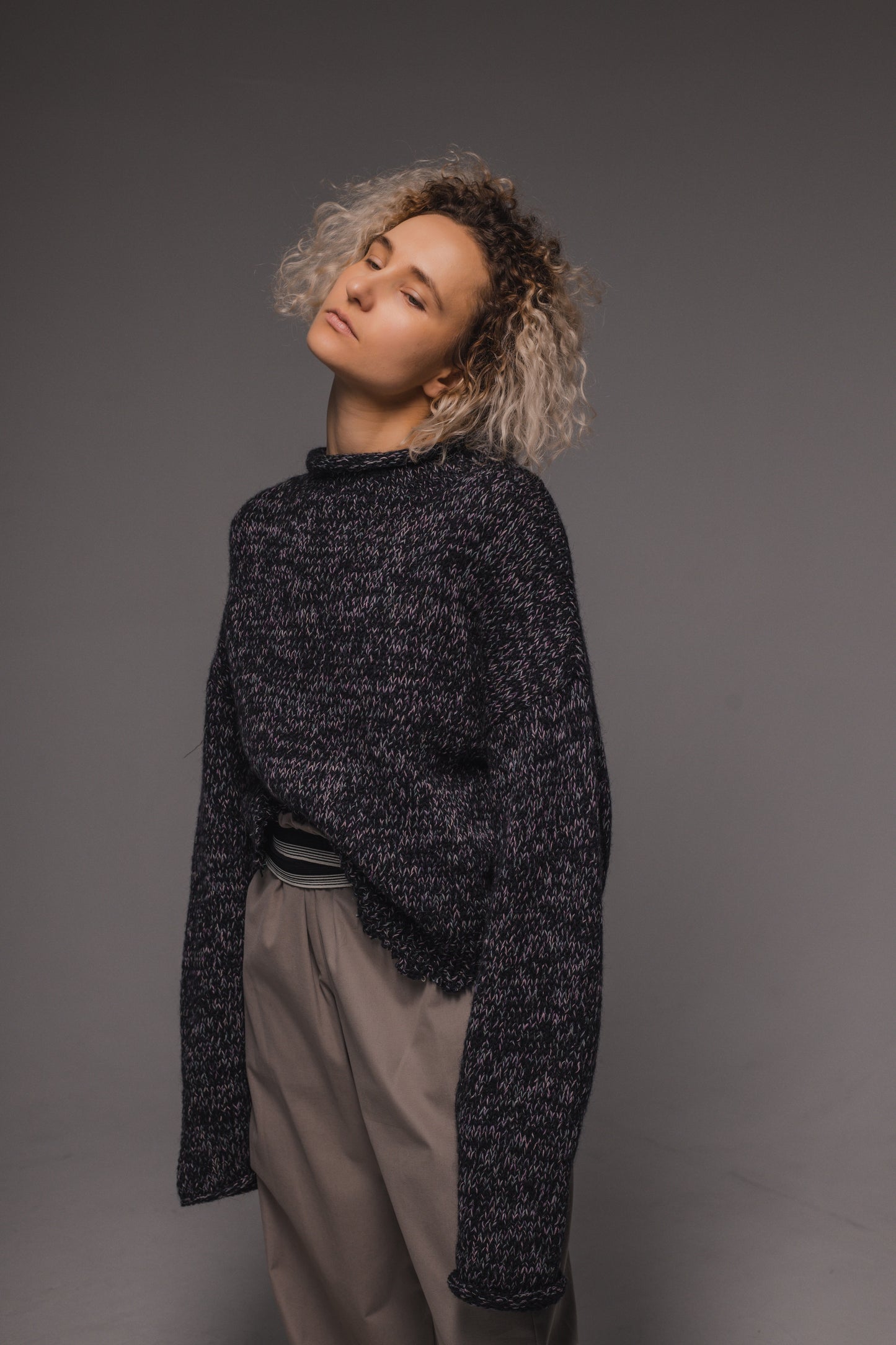 Gray-lilac short melange woolen sweater