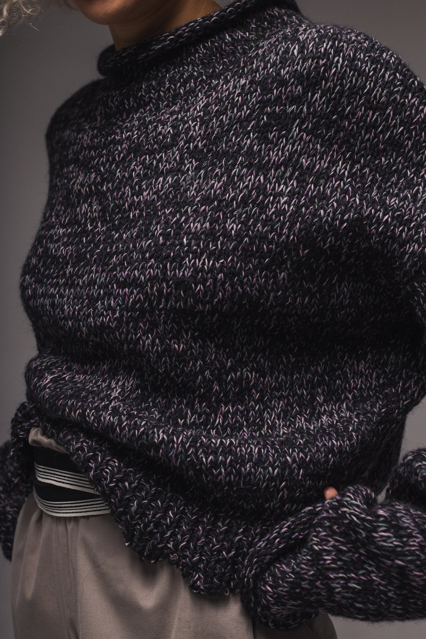 Gray-lilac short melange woolen sweater