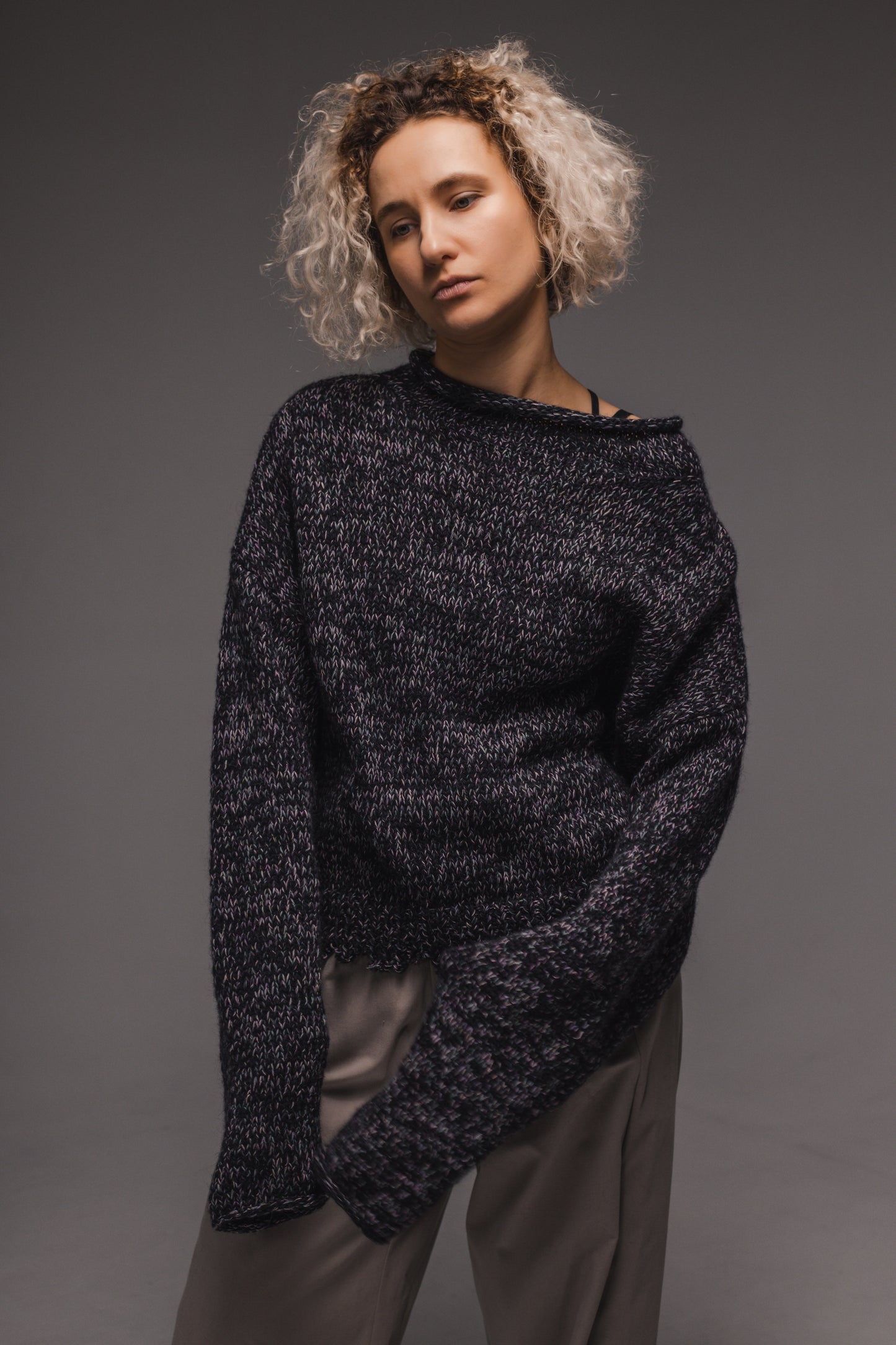 Gray-lilac short melange woolen sweater
