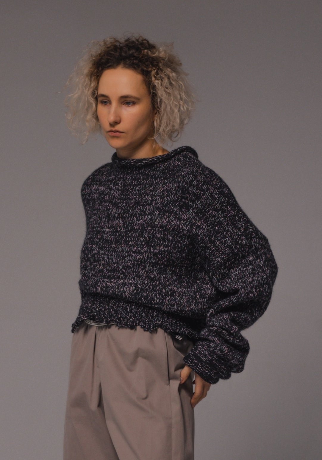 Gray-lilac short melange woolen sweater