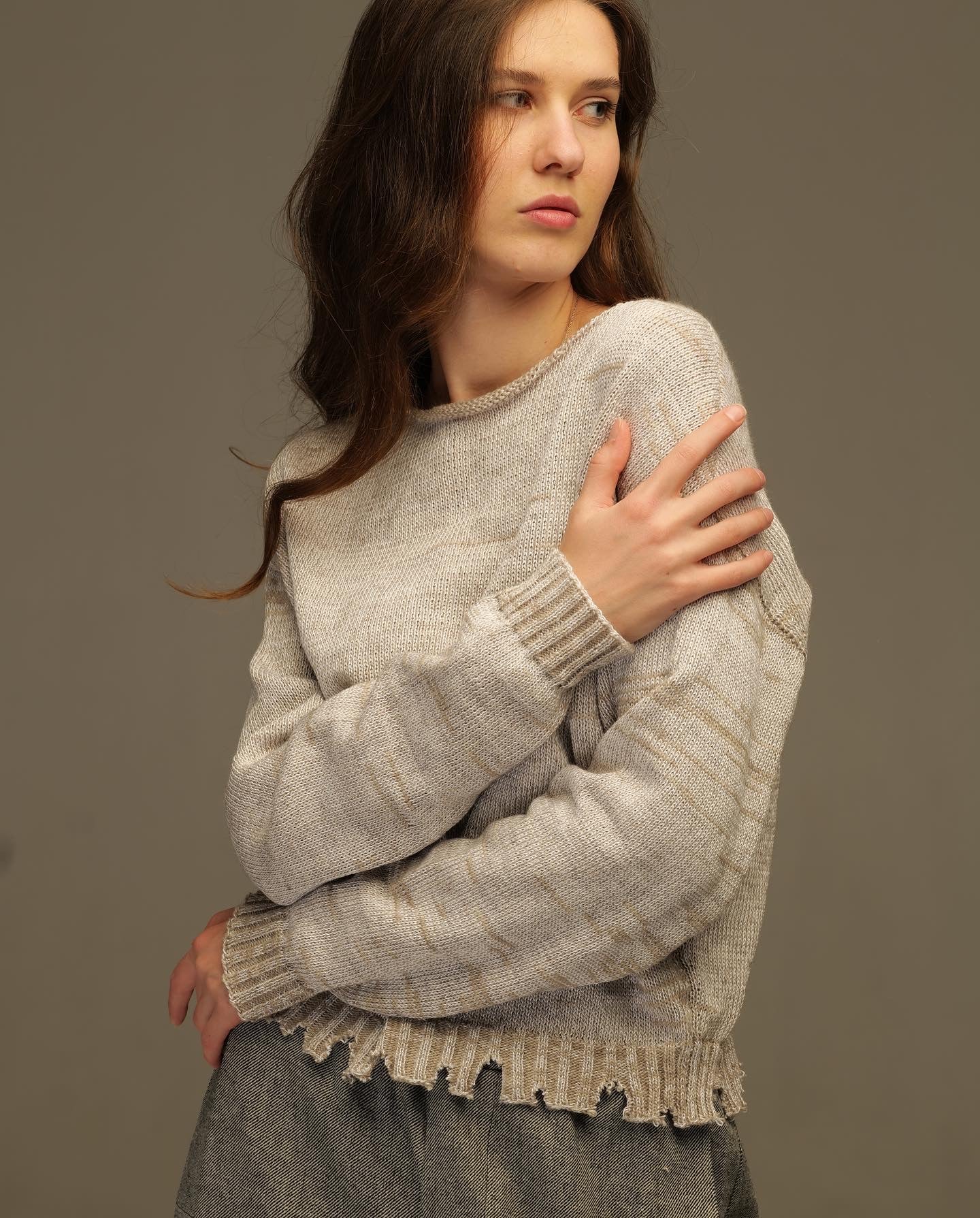 Short black woolen sweater
