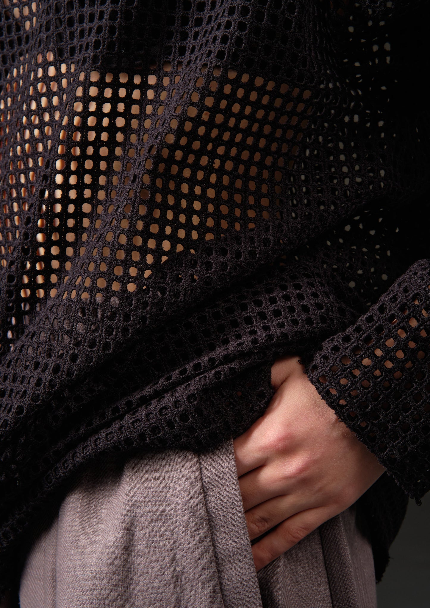 A shirt with a free cut made of cotton mesh