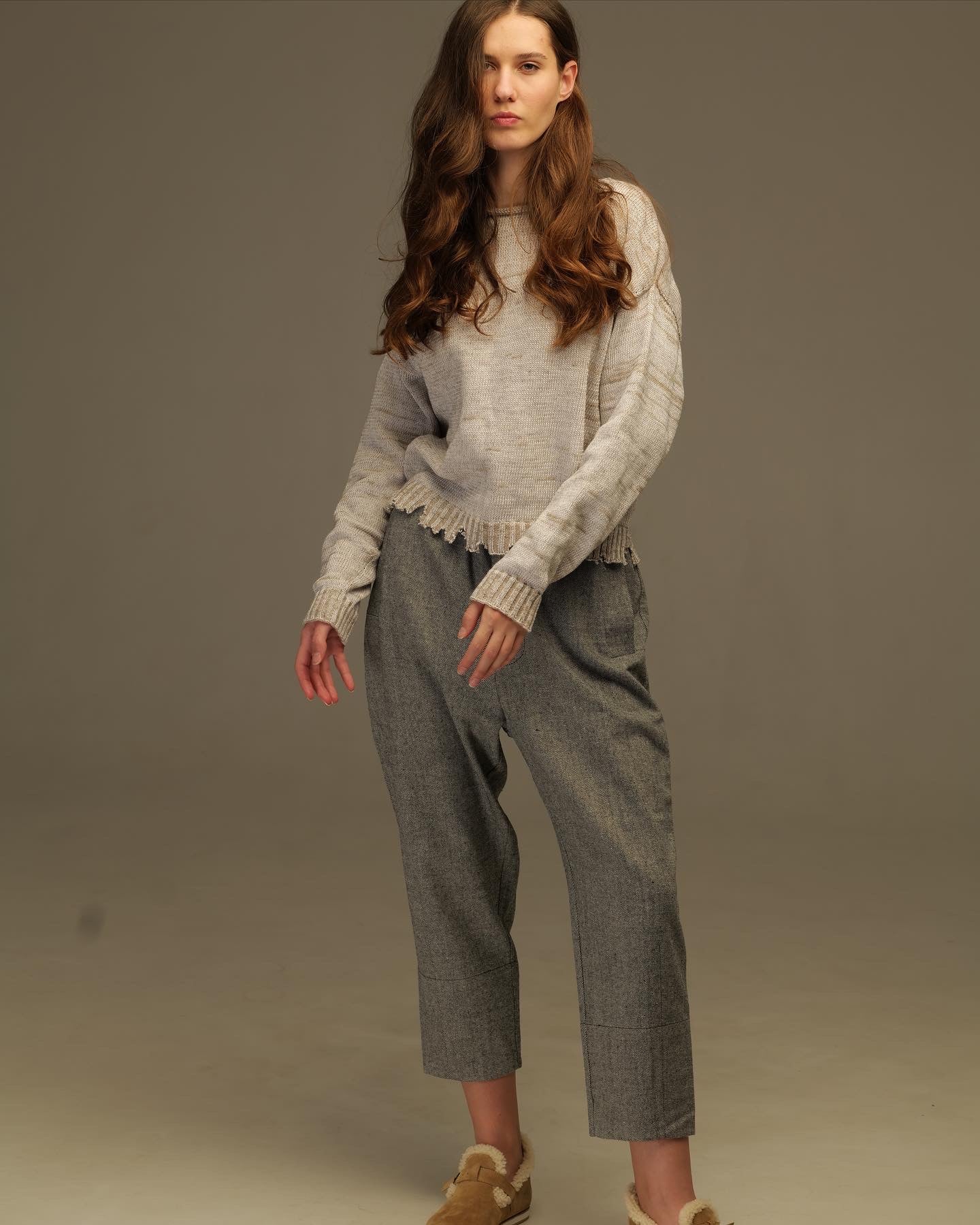 Short black woolen sweater