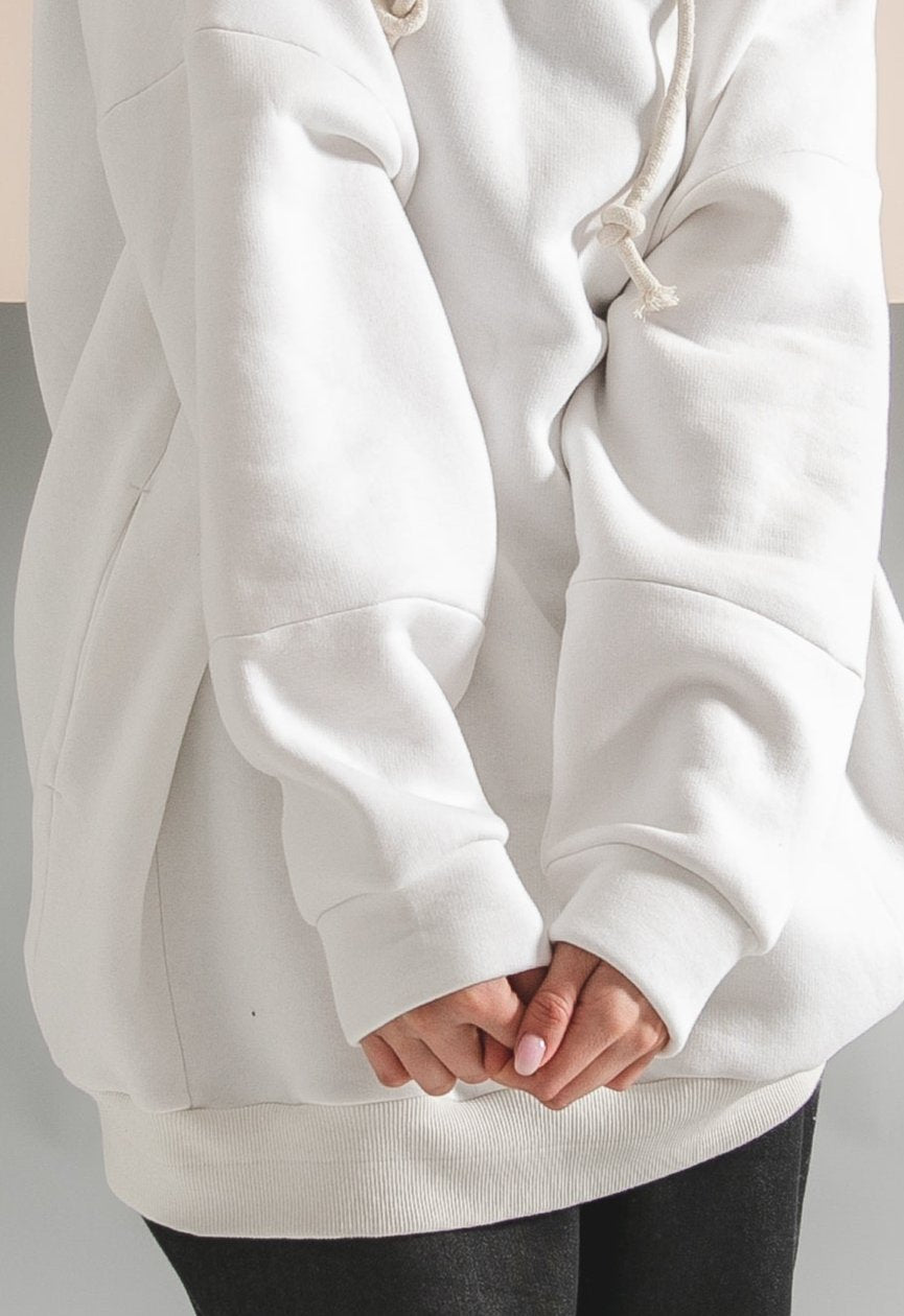 Long white hoodie with nachos with ethnic decoration