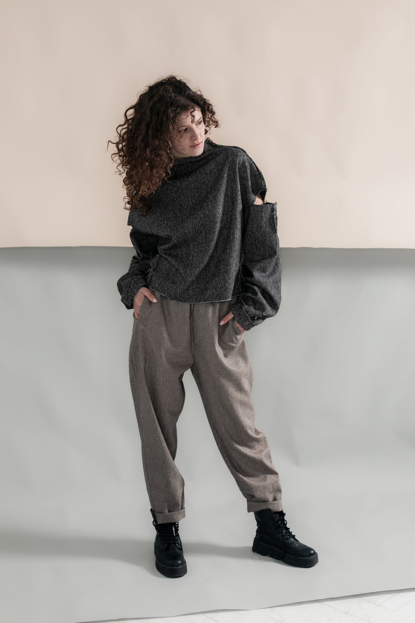 Штани вовняні пісочні-сірі високий стан завужений низ