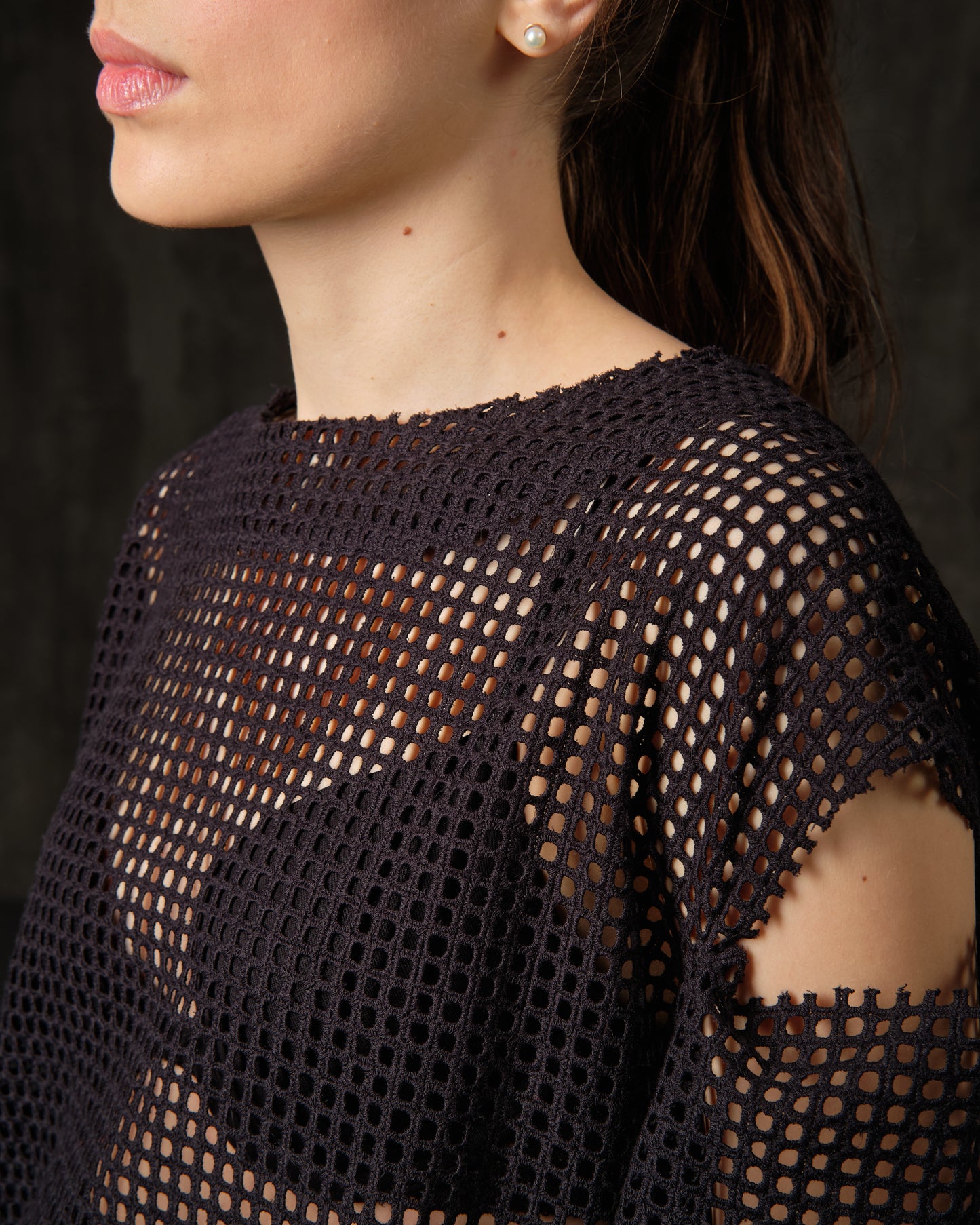 A shirt with a free cut made of cotton mesh