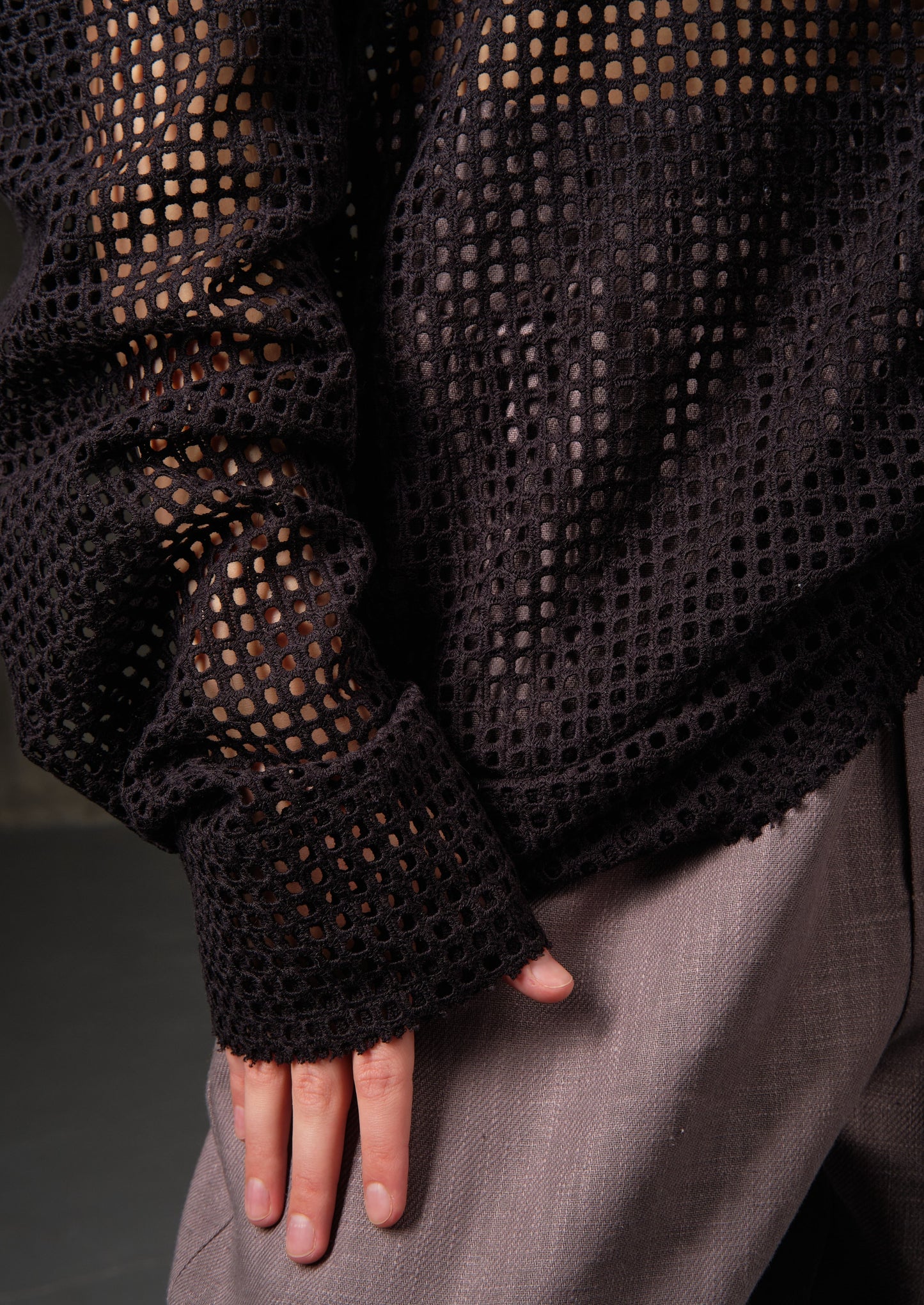 A shirt with a free cut made of cotton mesh