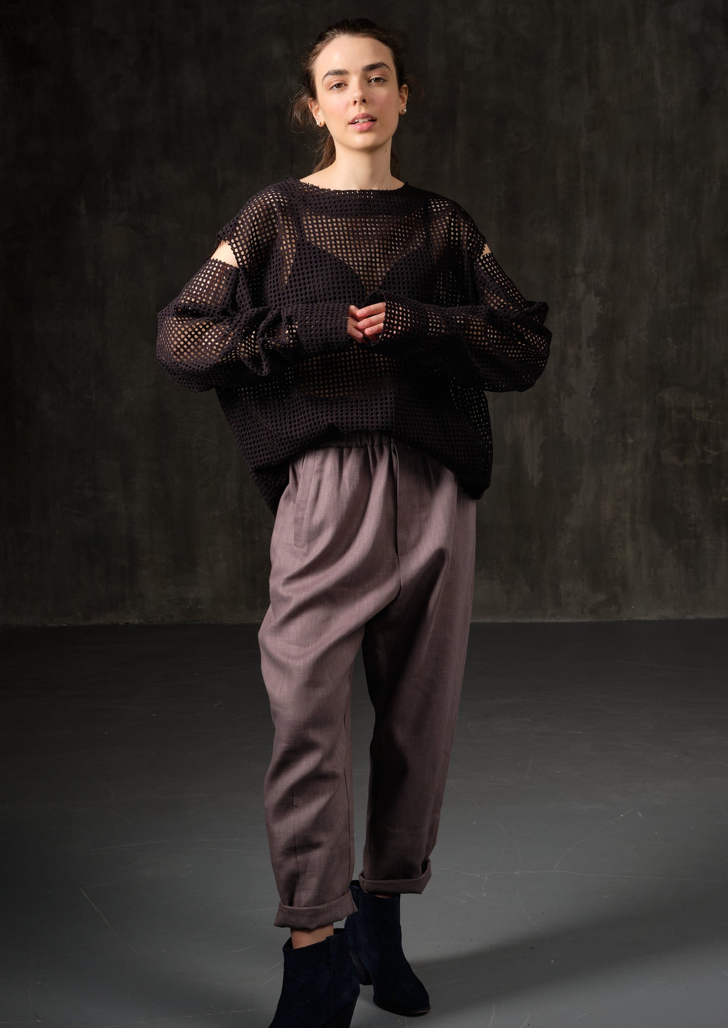 A shirt with a free cut made of cotton mesh