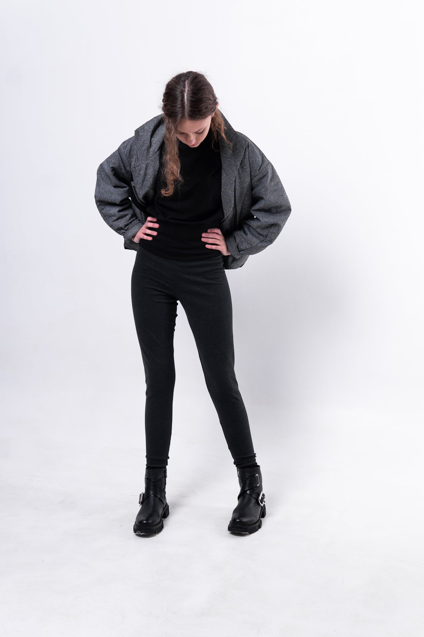 Tight gray jersey leggings