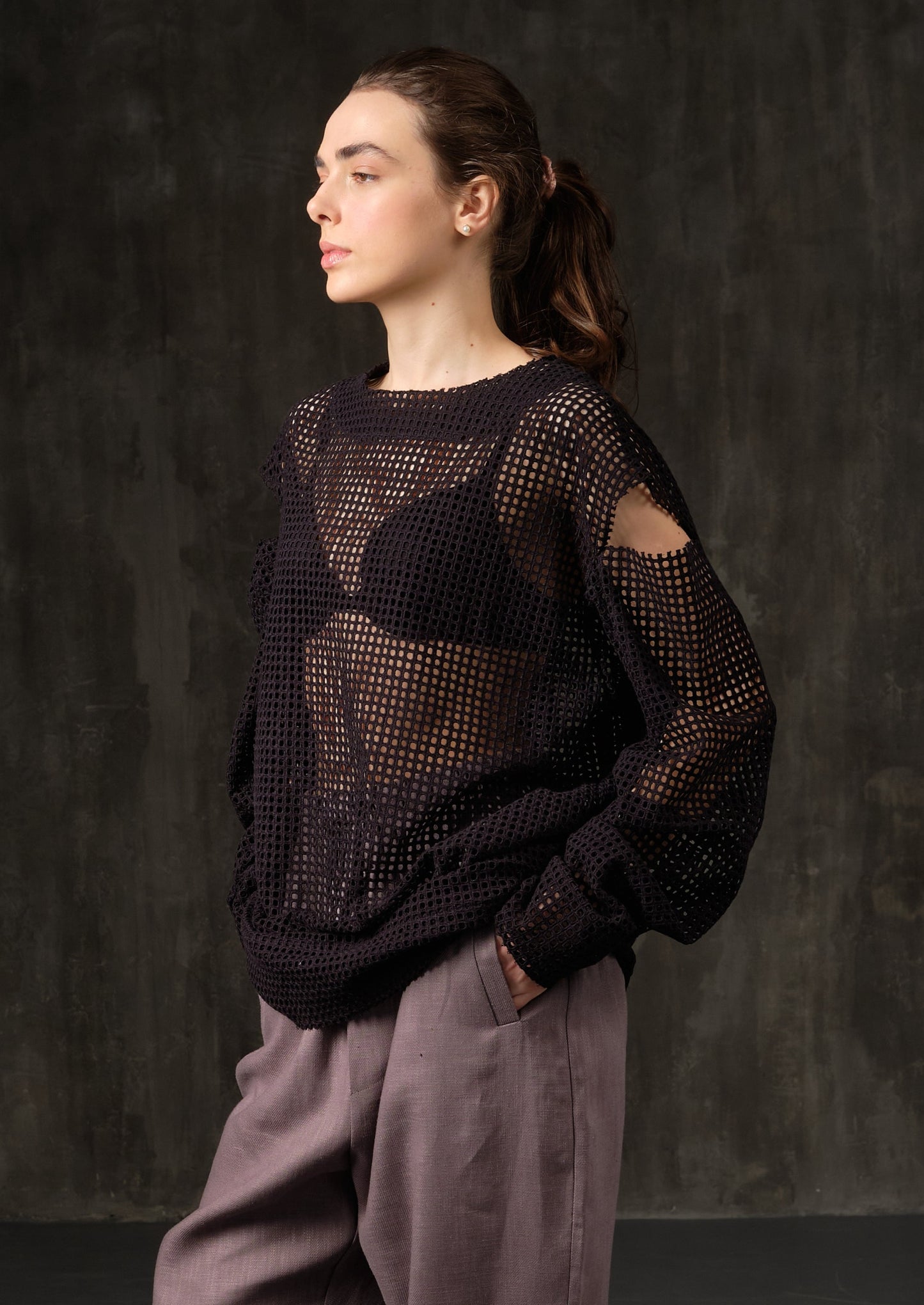 A shirt with a free cut made of cotton mesh