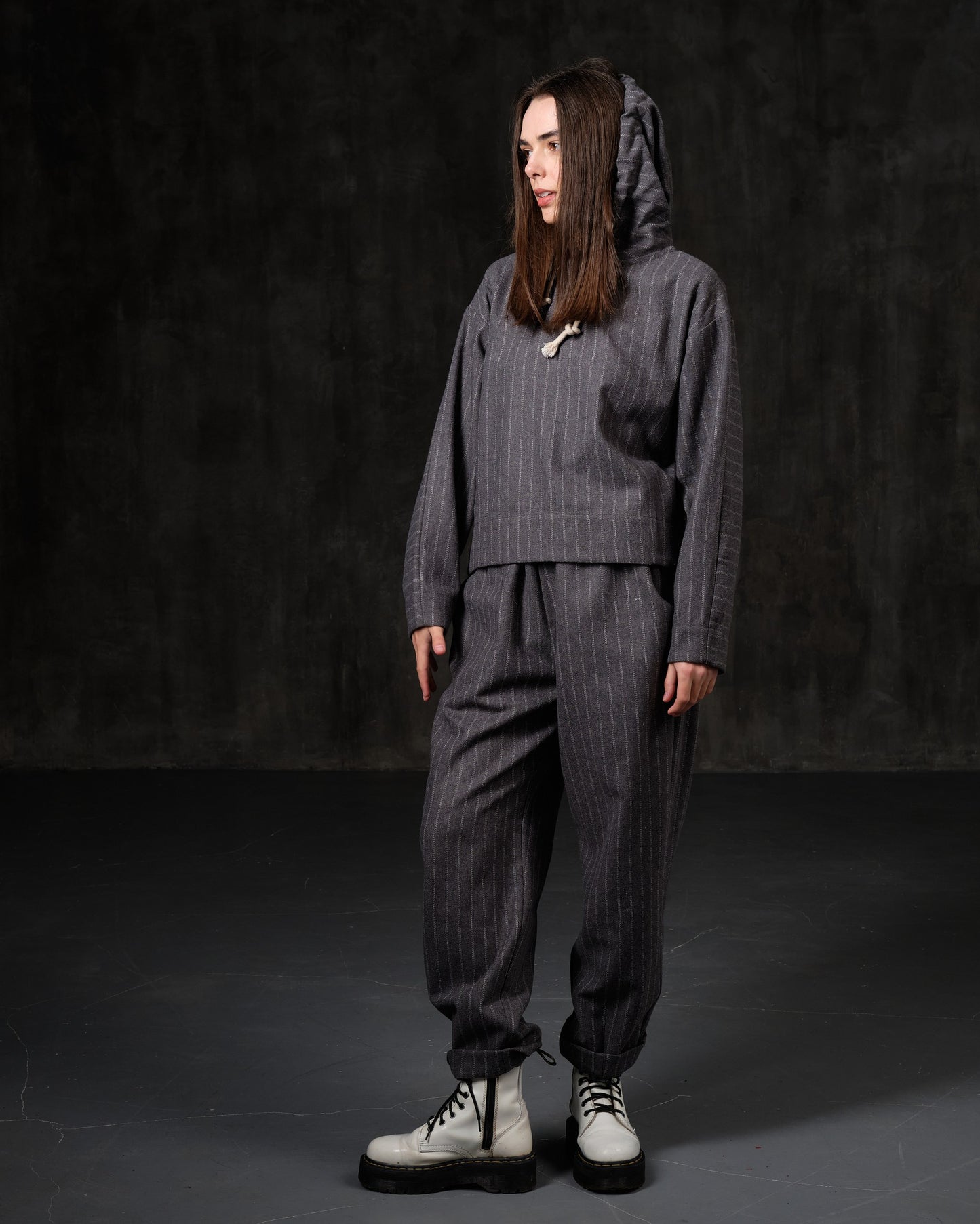 A suit of woolen pants with a shirt-skinny gray in stripes