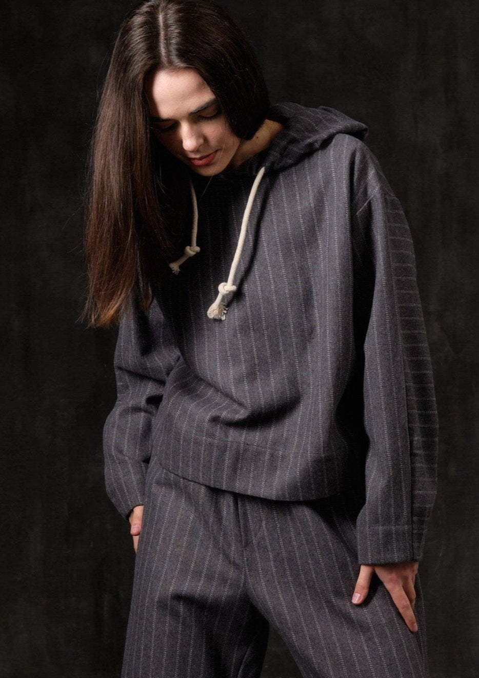 A suit of woolen pants with a shirt-skinny gray in stripes