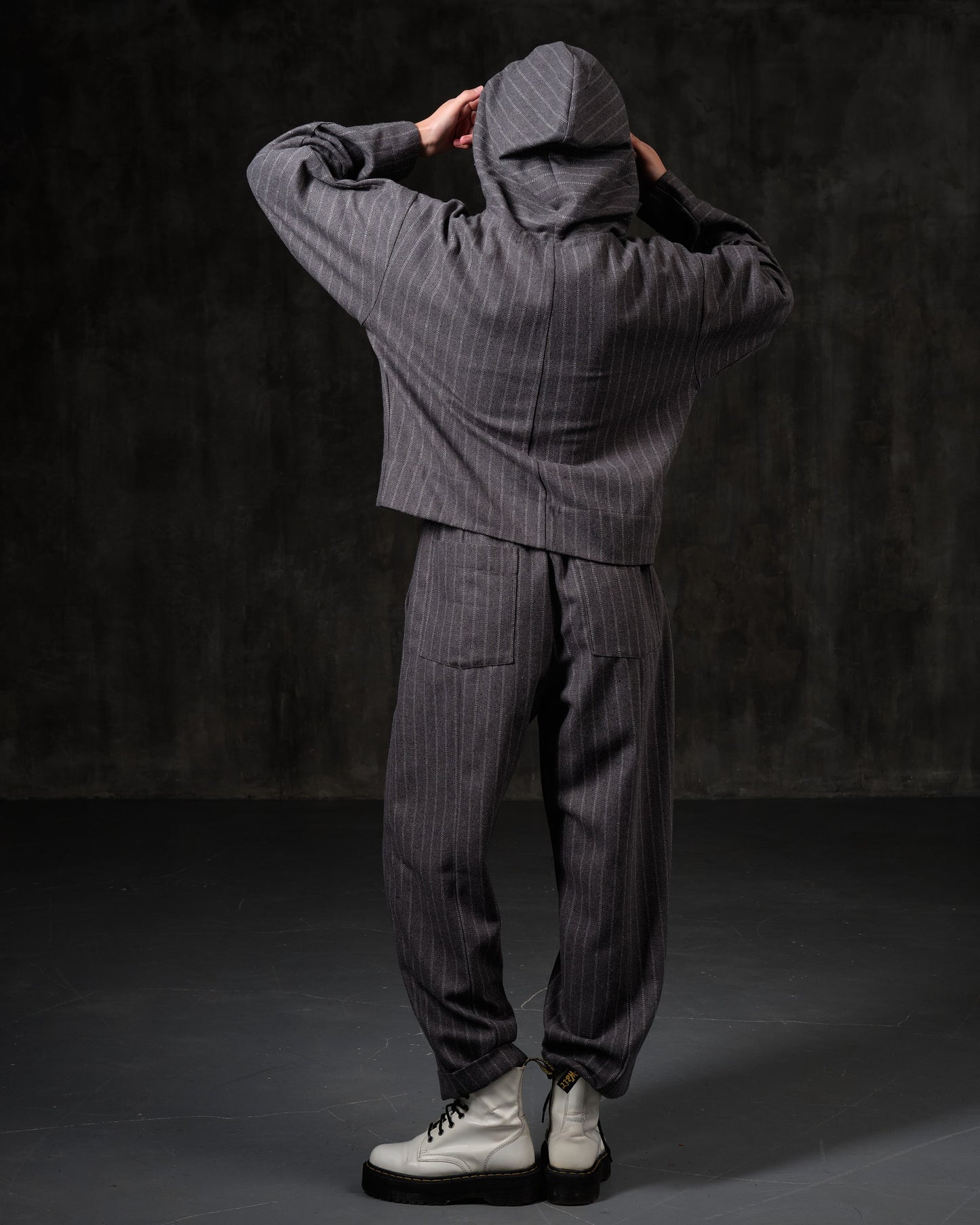 A suit of woolen pants with a shirt-skinny gray in stripes