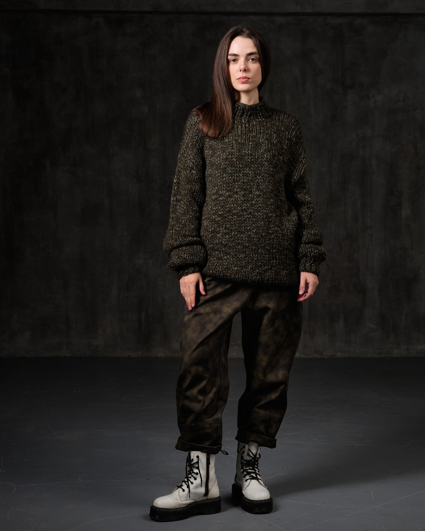 Mid-length voluminous khaki woolen sweater