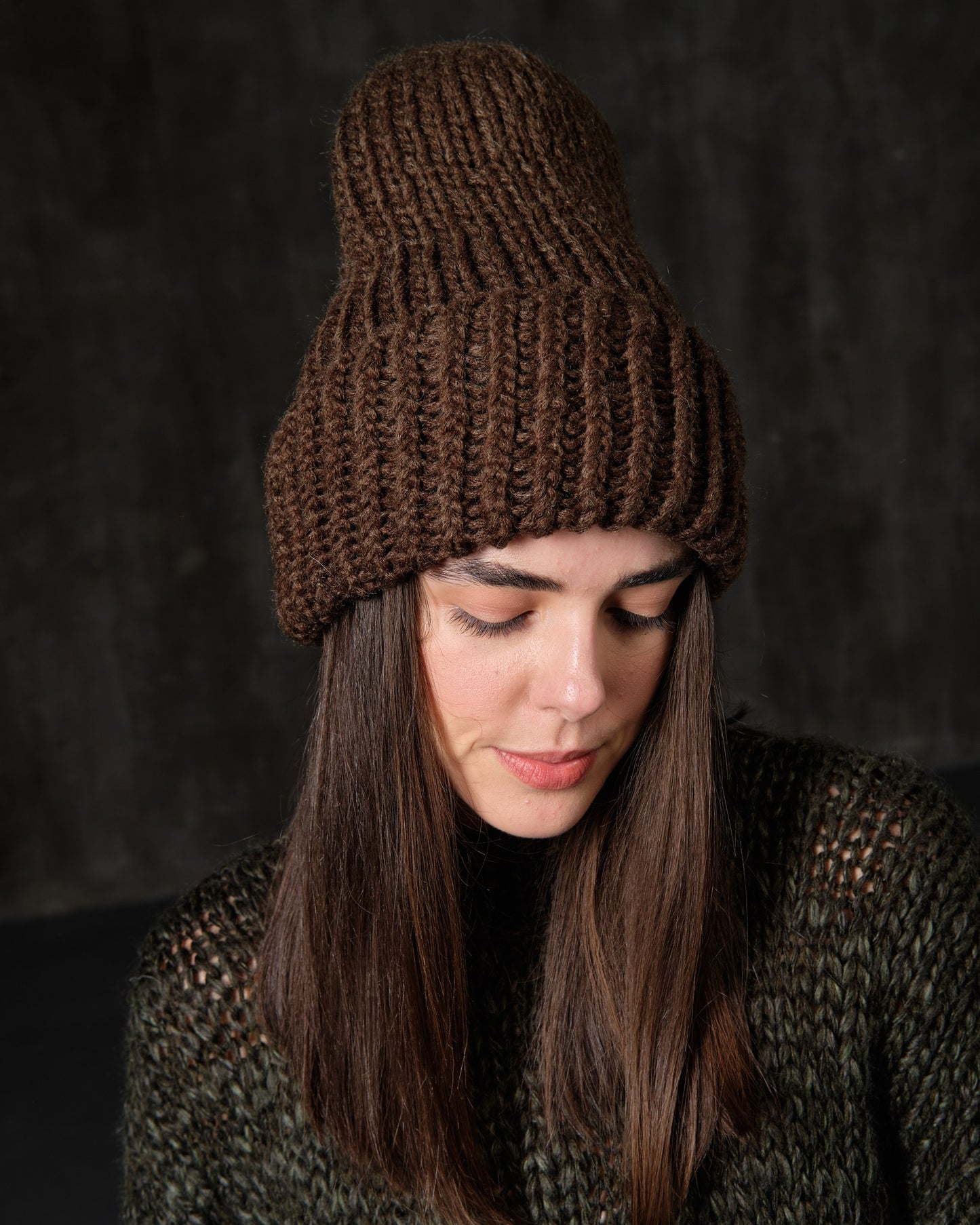 Bulky wool hat with khaki lapel