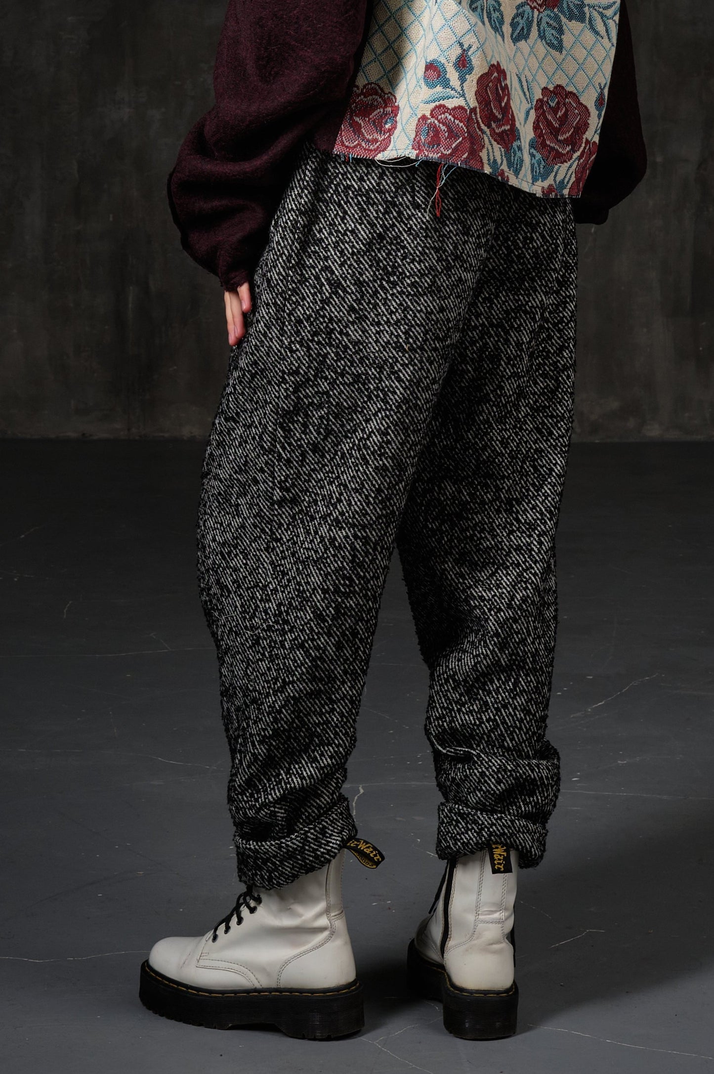 Banana wool winter black and white diagonal