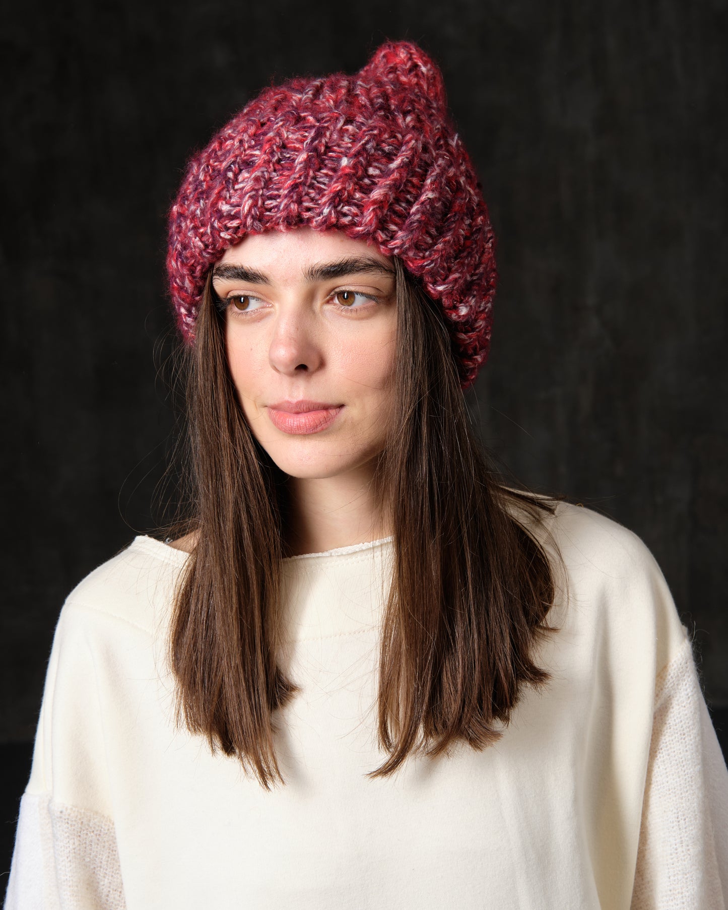Red melange voluminous wool hat