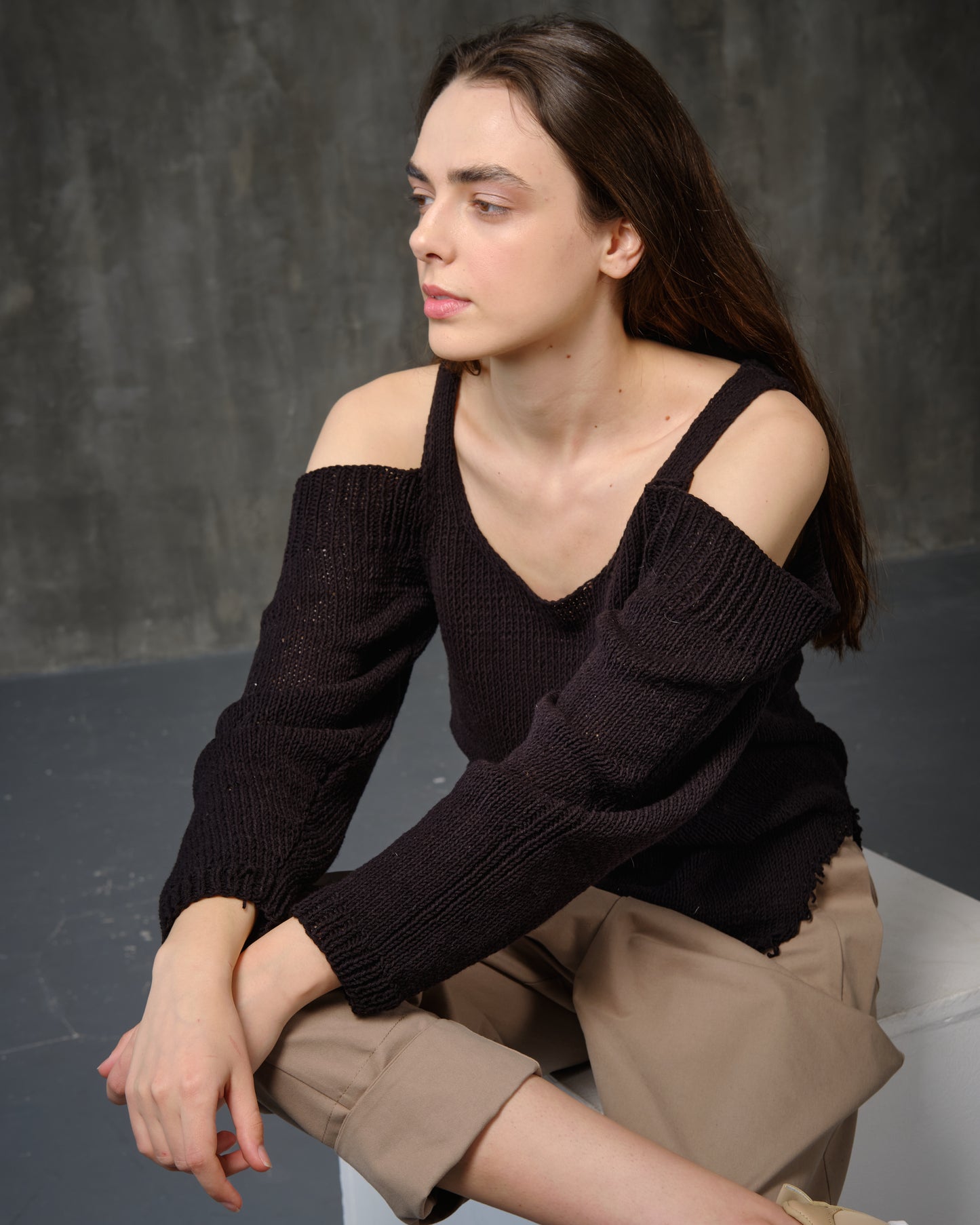 Black cotton sweater with open shoulders