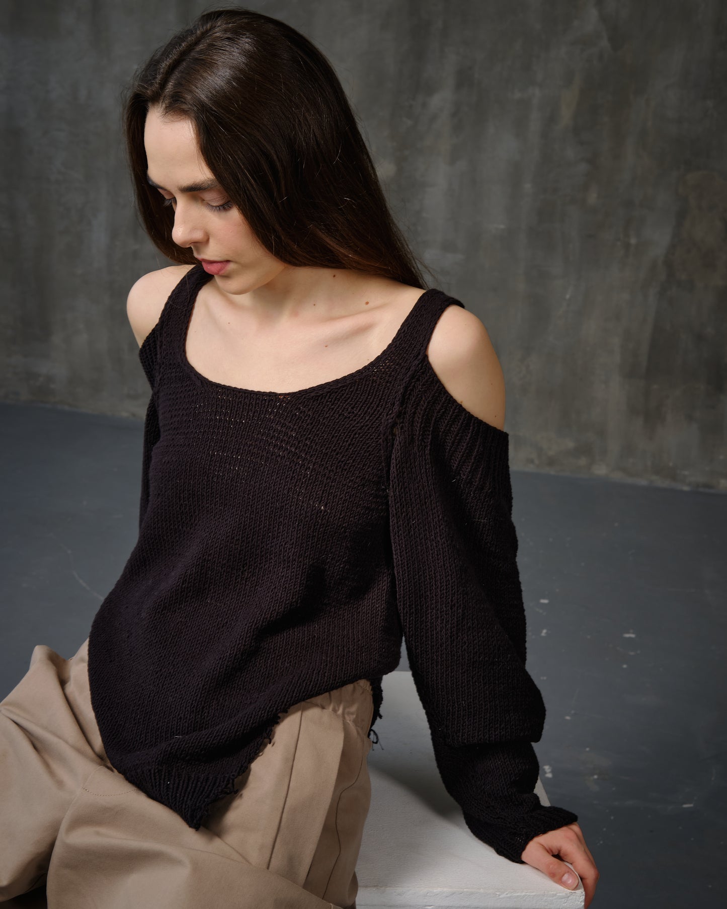 Black cotton sweater with open shoulders