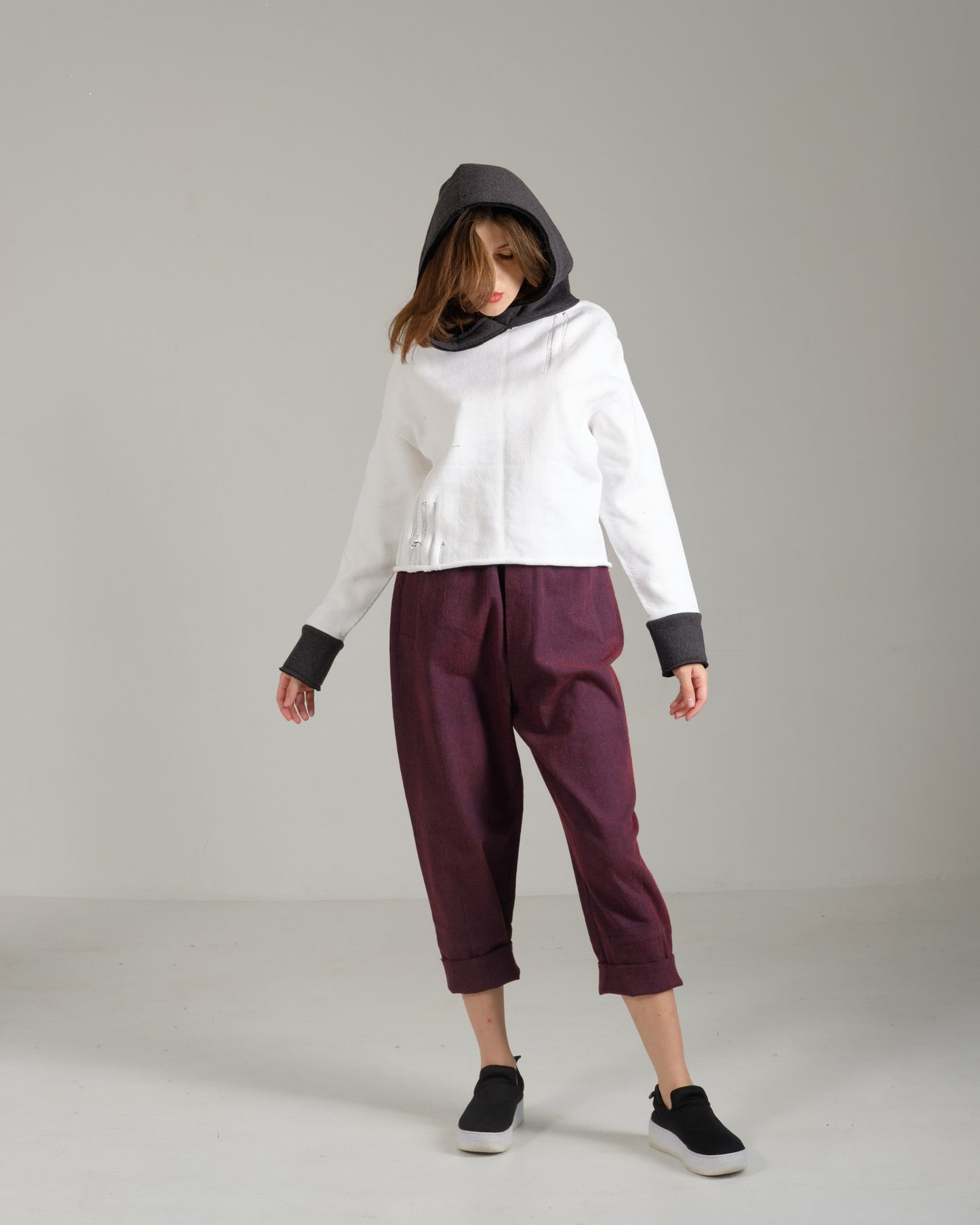 White cotton skinny sweater with arrows