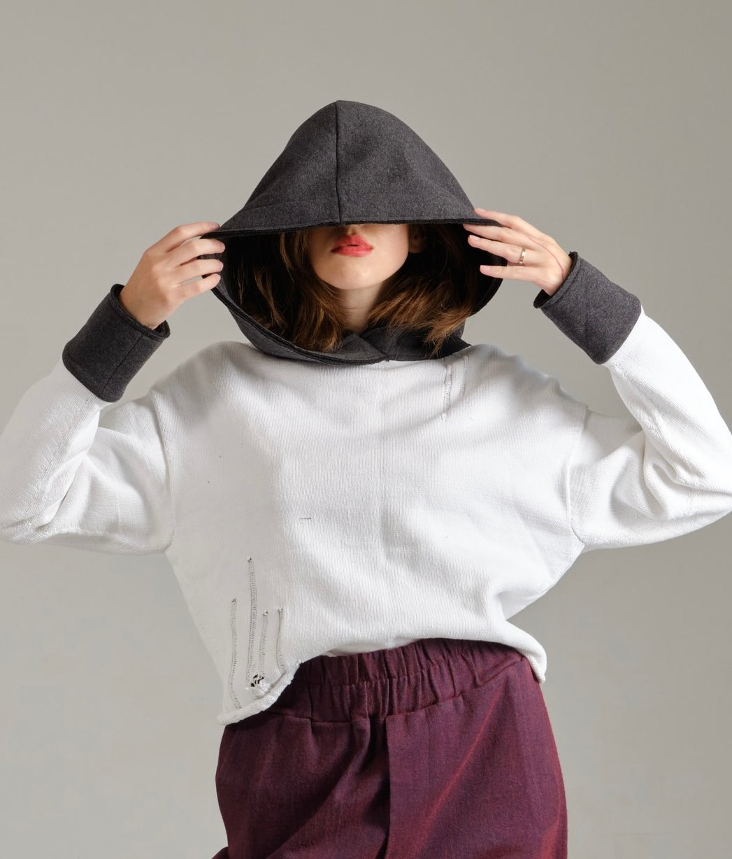 White cotton skinny sweater with arrows