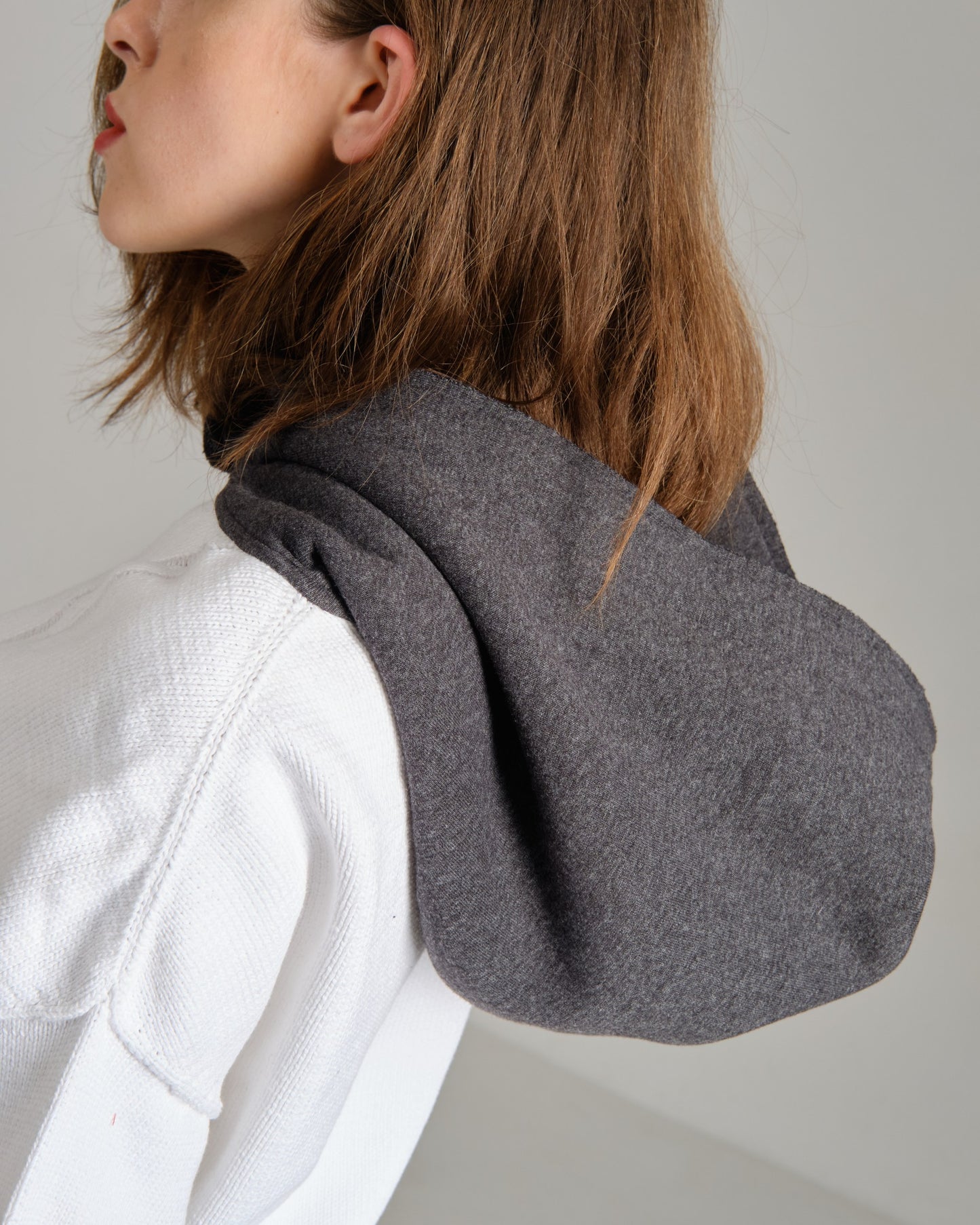 White cotton skinny sweater with arrows