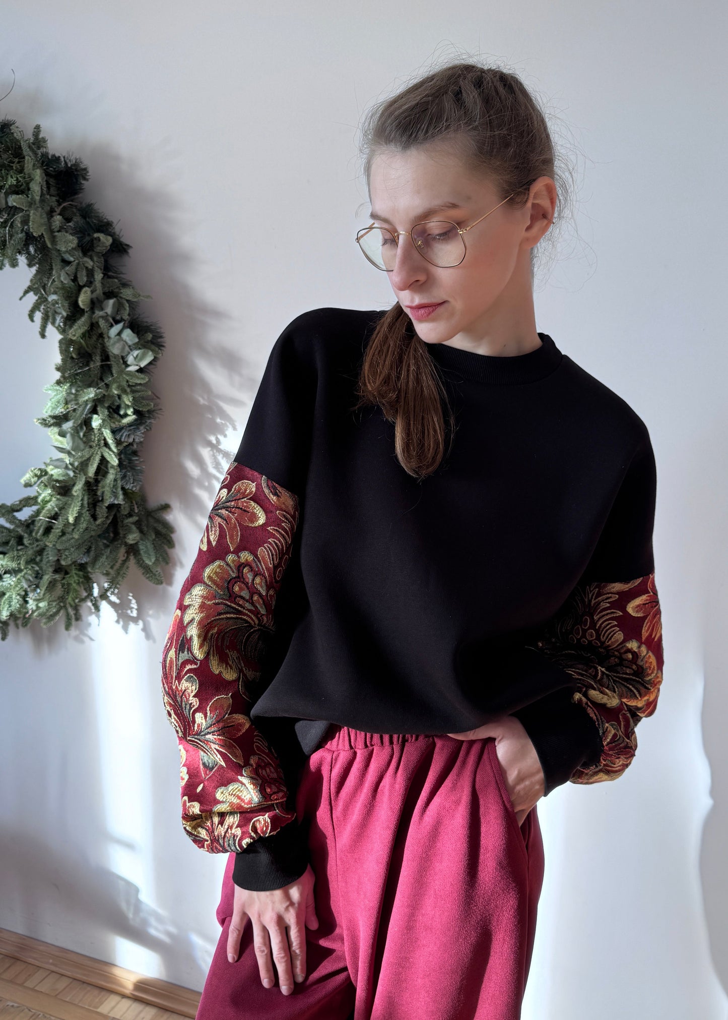 Black sweatshirt with sleeves "Louvre"