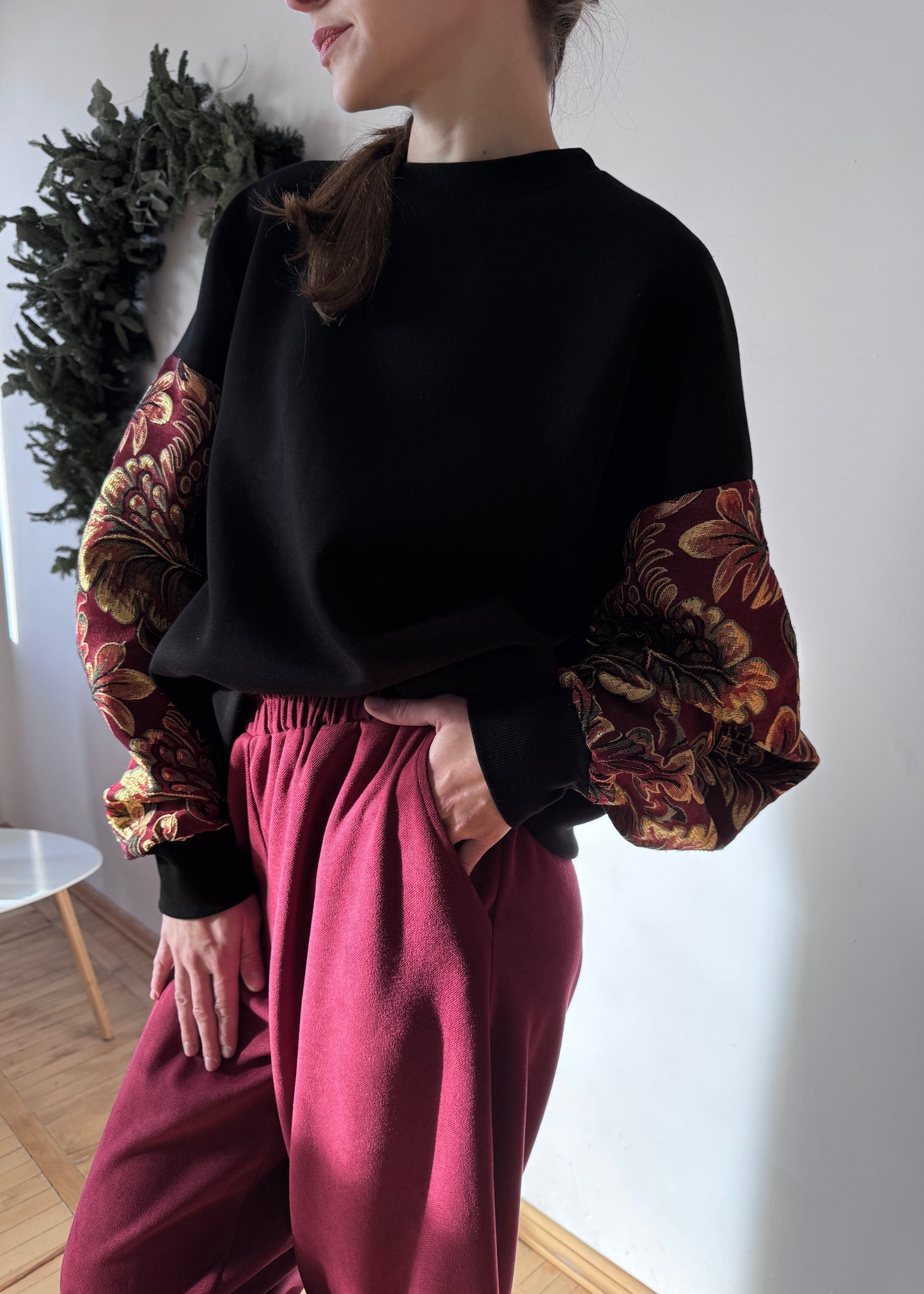 Black sweatshirt with sleeves "Louvre"