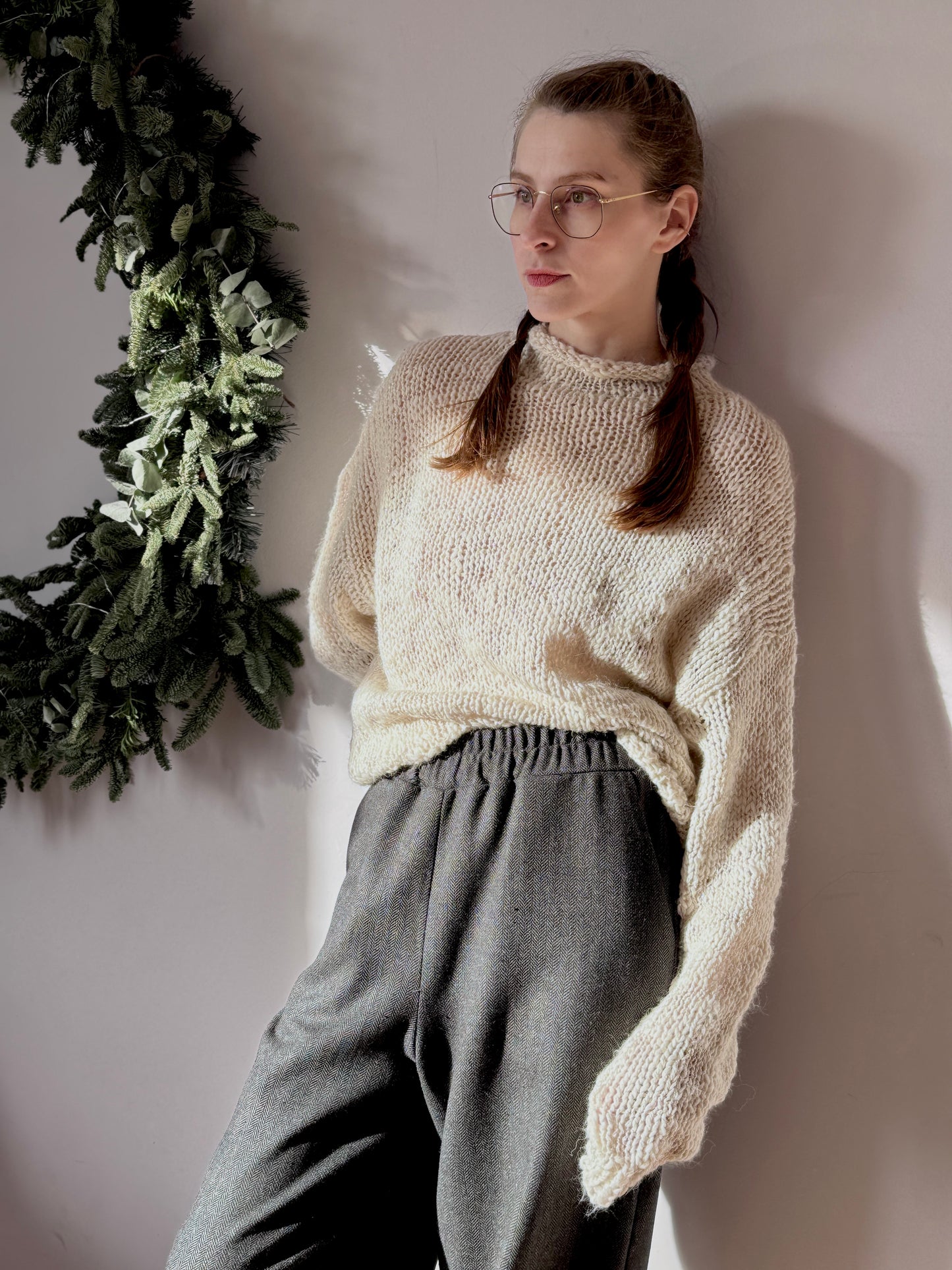 Milk sweater with lurex shortened