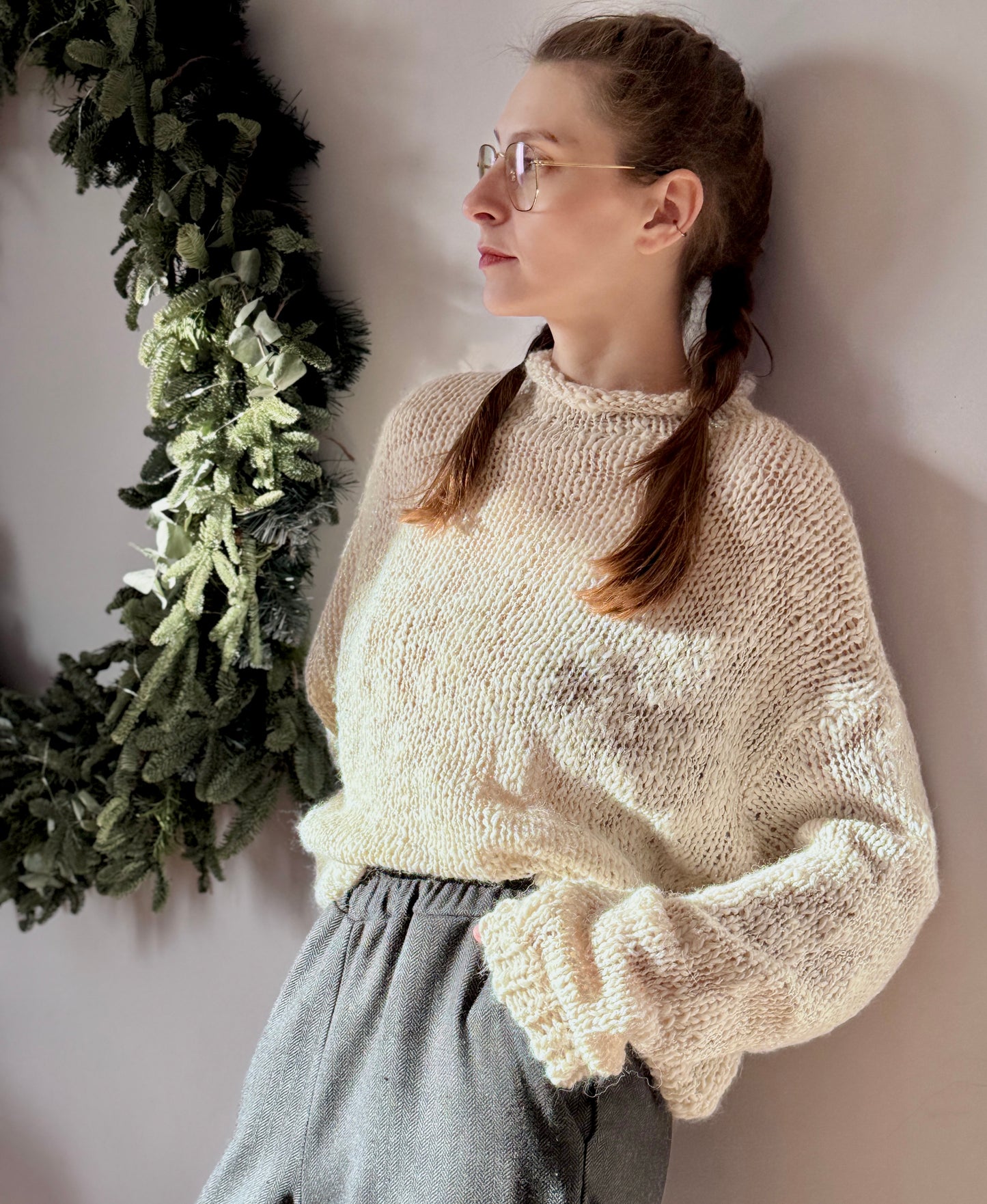 Milk sweater with lurex shortened