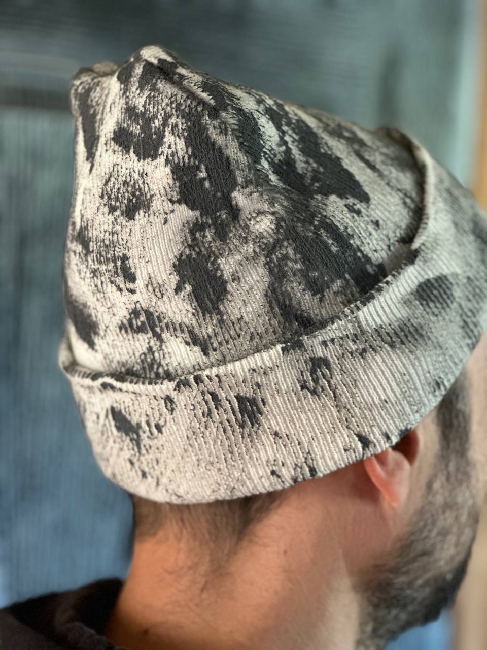 Avant-garde painted demi-season cap