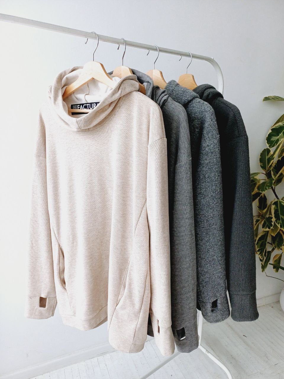 Thin astronaut knitwear hoodie with fleece