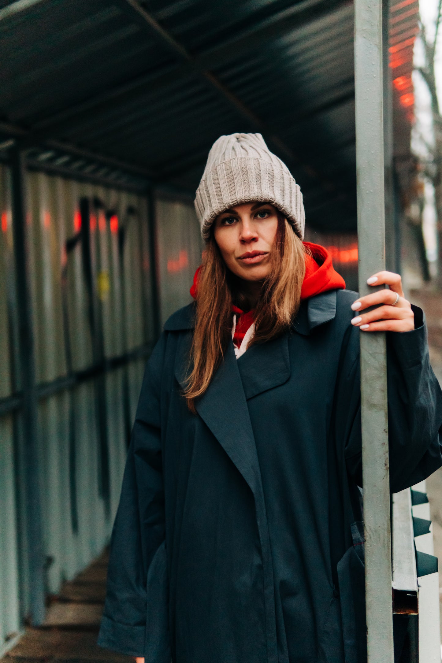Woolen hat with lapel, sand