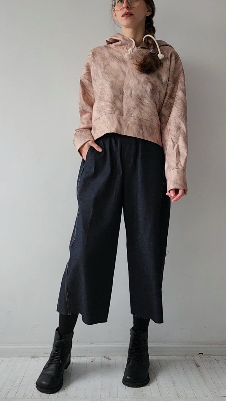 Short woolen hoodie with an abstract print