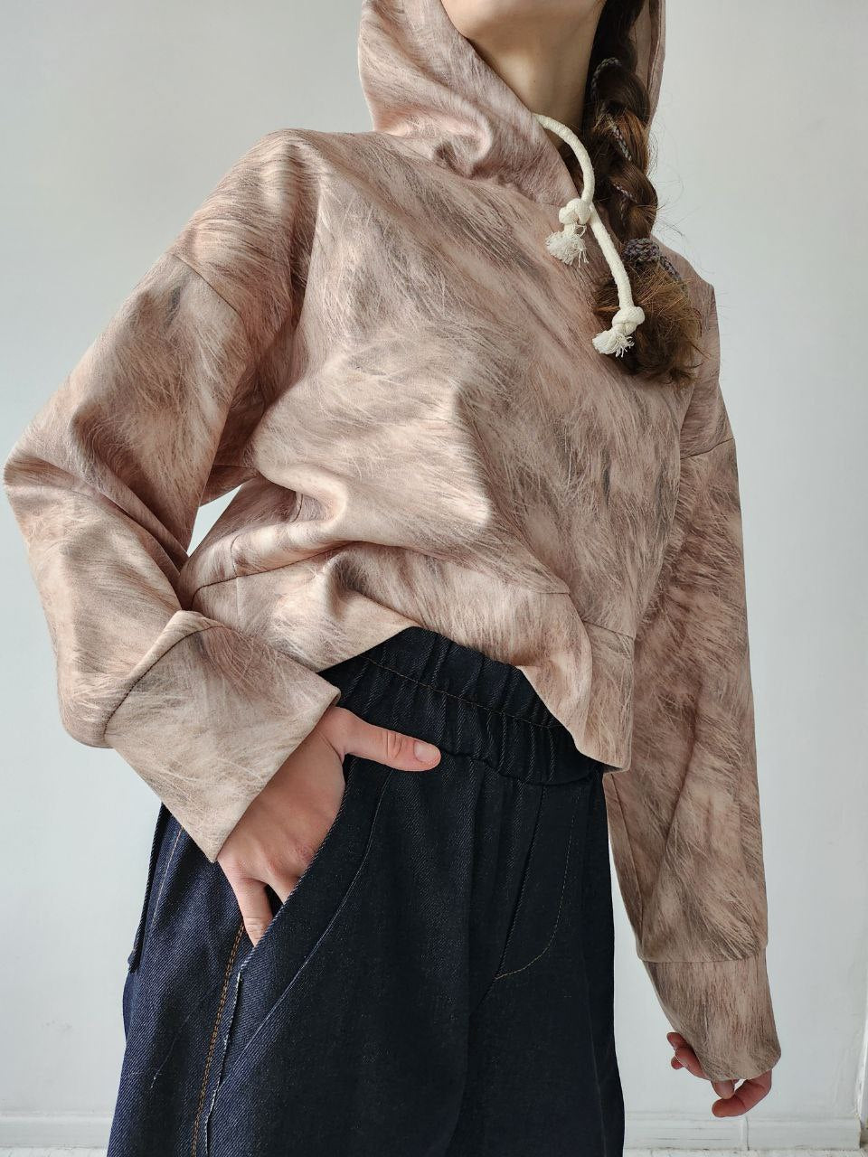 Short woolen hoodie with an abstract print
