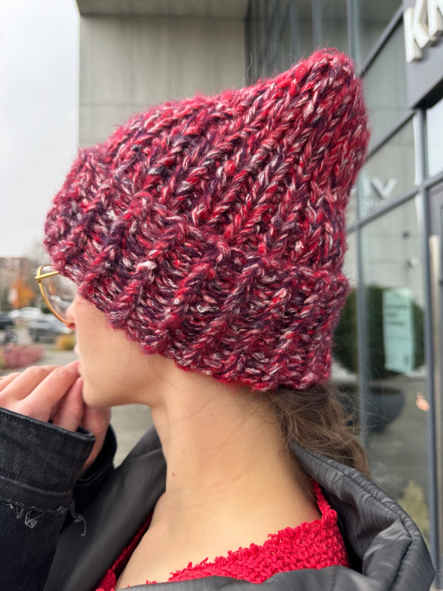 A bouclé wool hat with a lapel