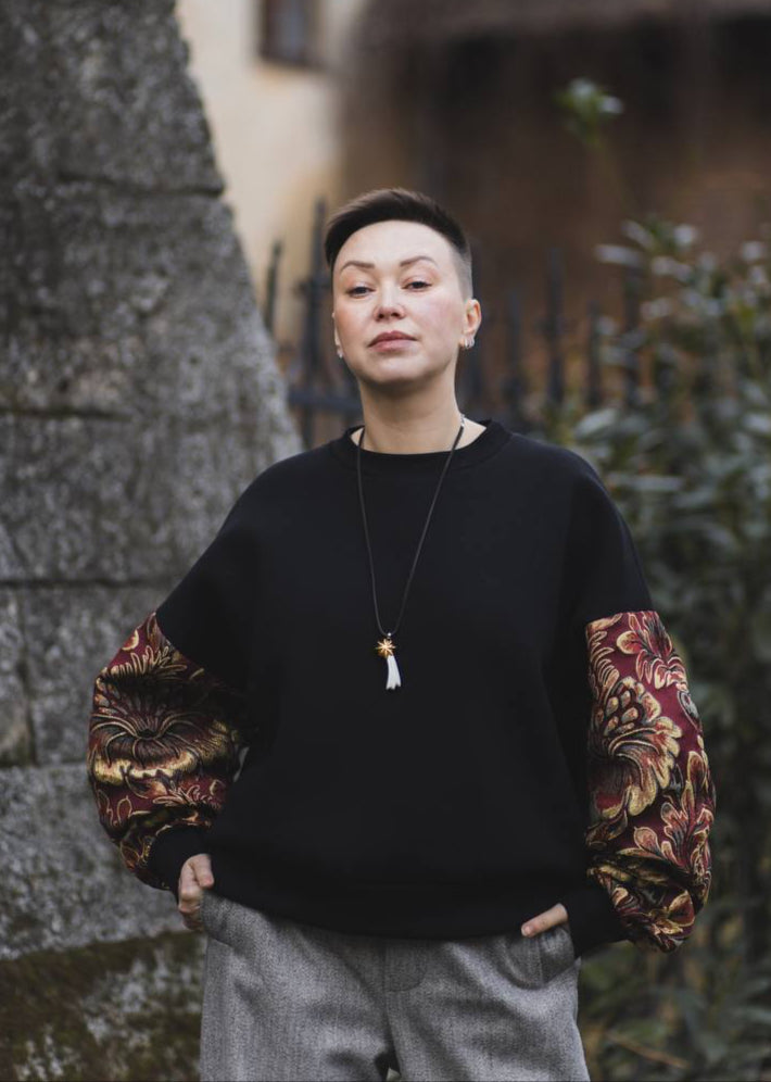 Black sweatshirt with sleeves "Louvre"