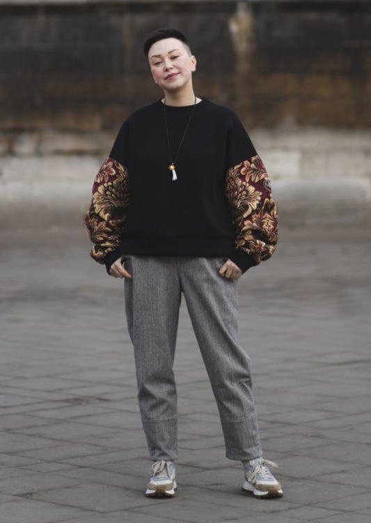 Black sweatshirt with sleeves "Louvre"