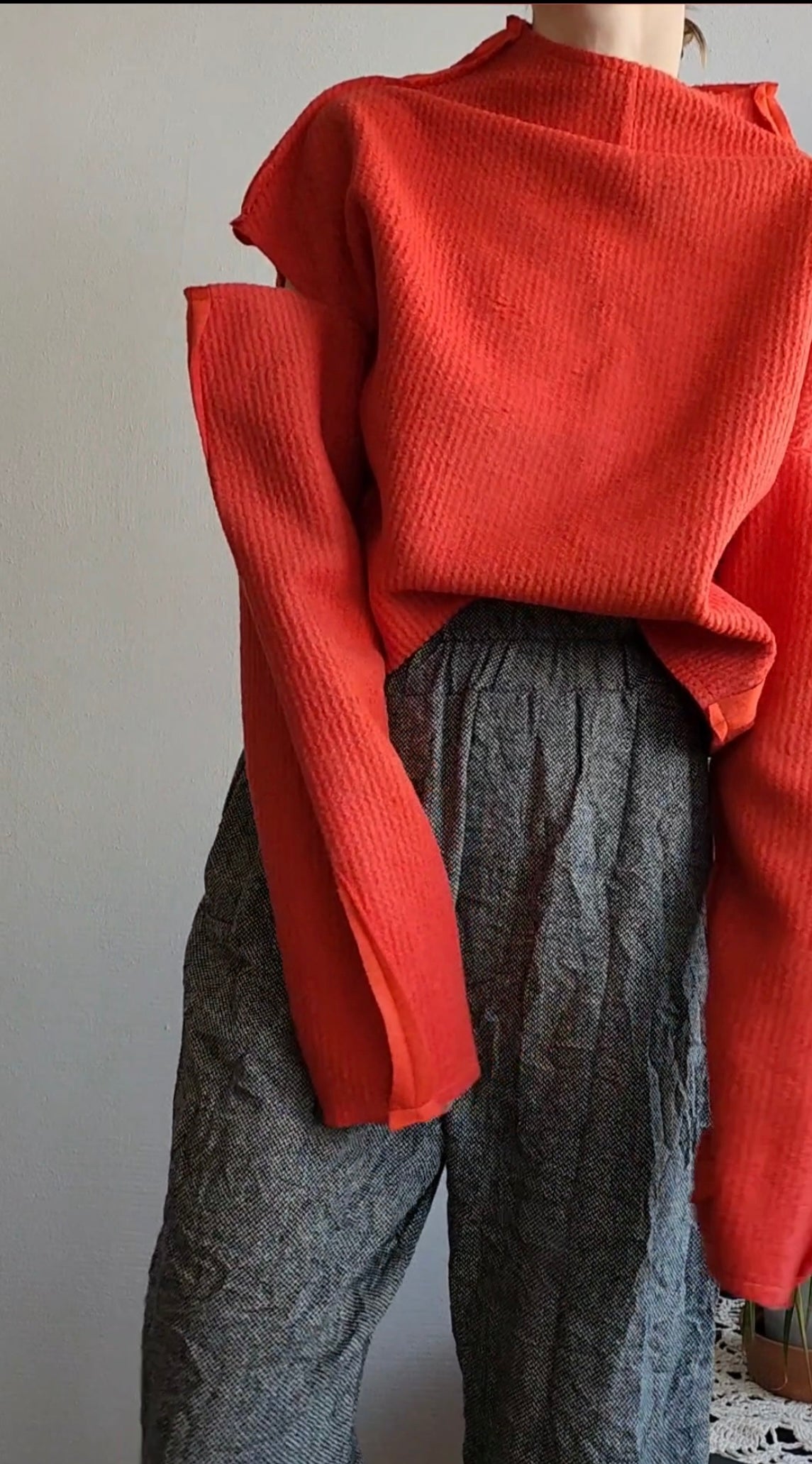 Sweater open shoulders textured wool, orange-red