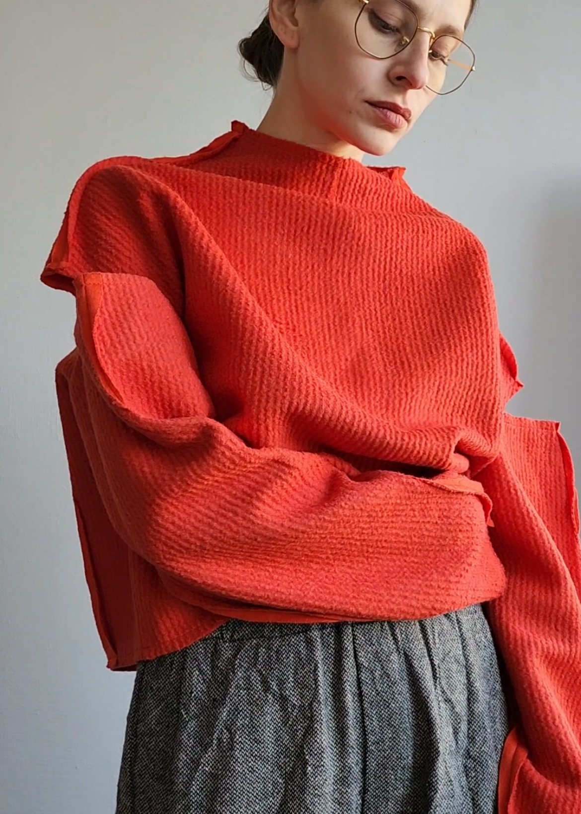Sweater open shoulders textured wool, orange-red