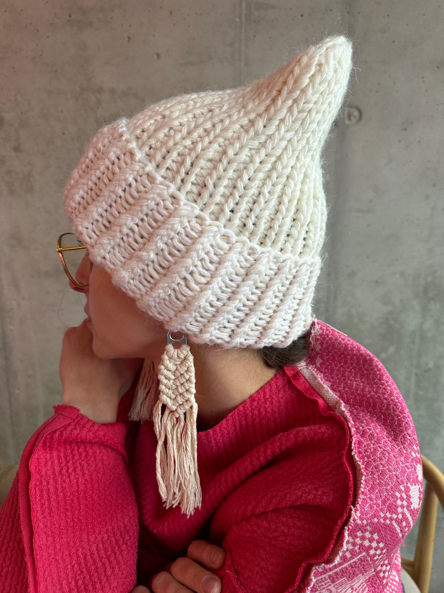 A bouclé wool hat with a lapel