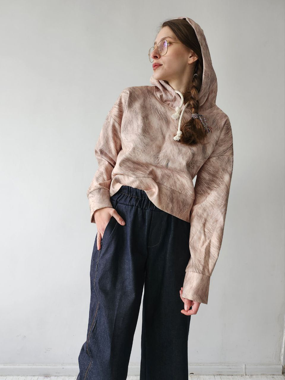 Short woolen hoodie with an abstract print