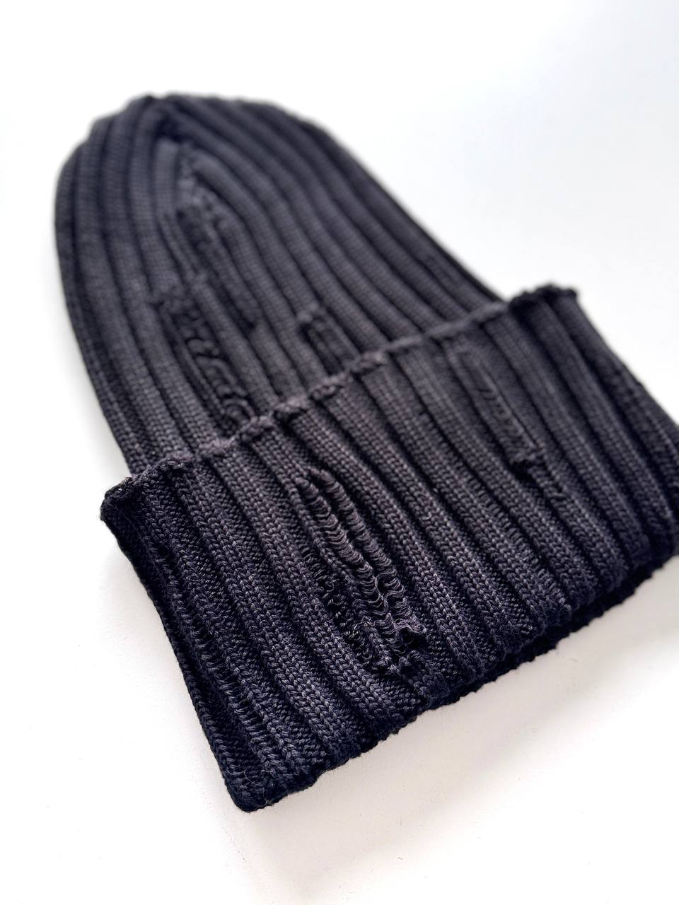 Black voluminous wool hat