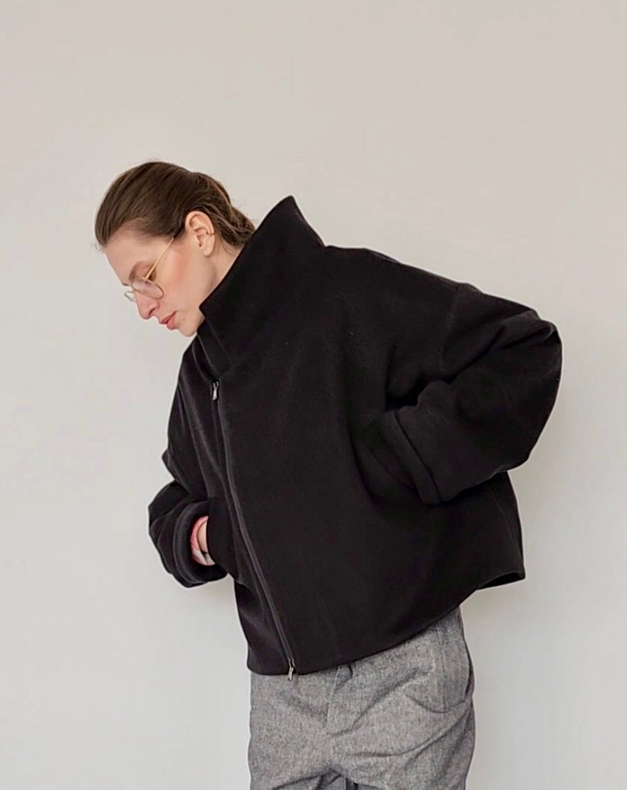 Short black wool coat with zipper