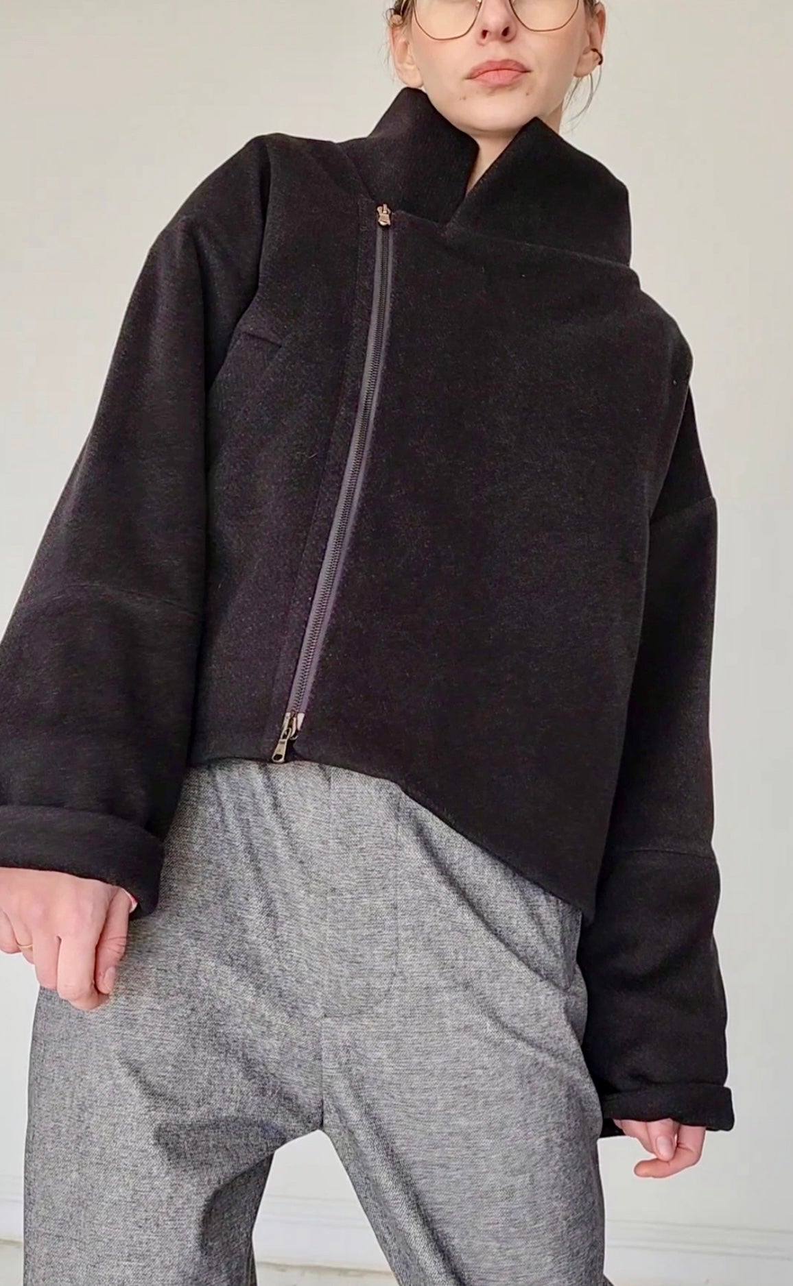 Short black wool coat with zipper