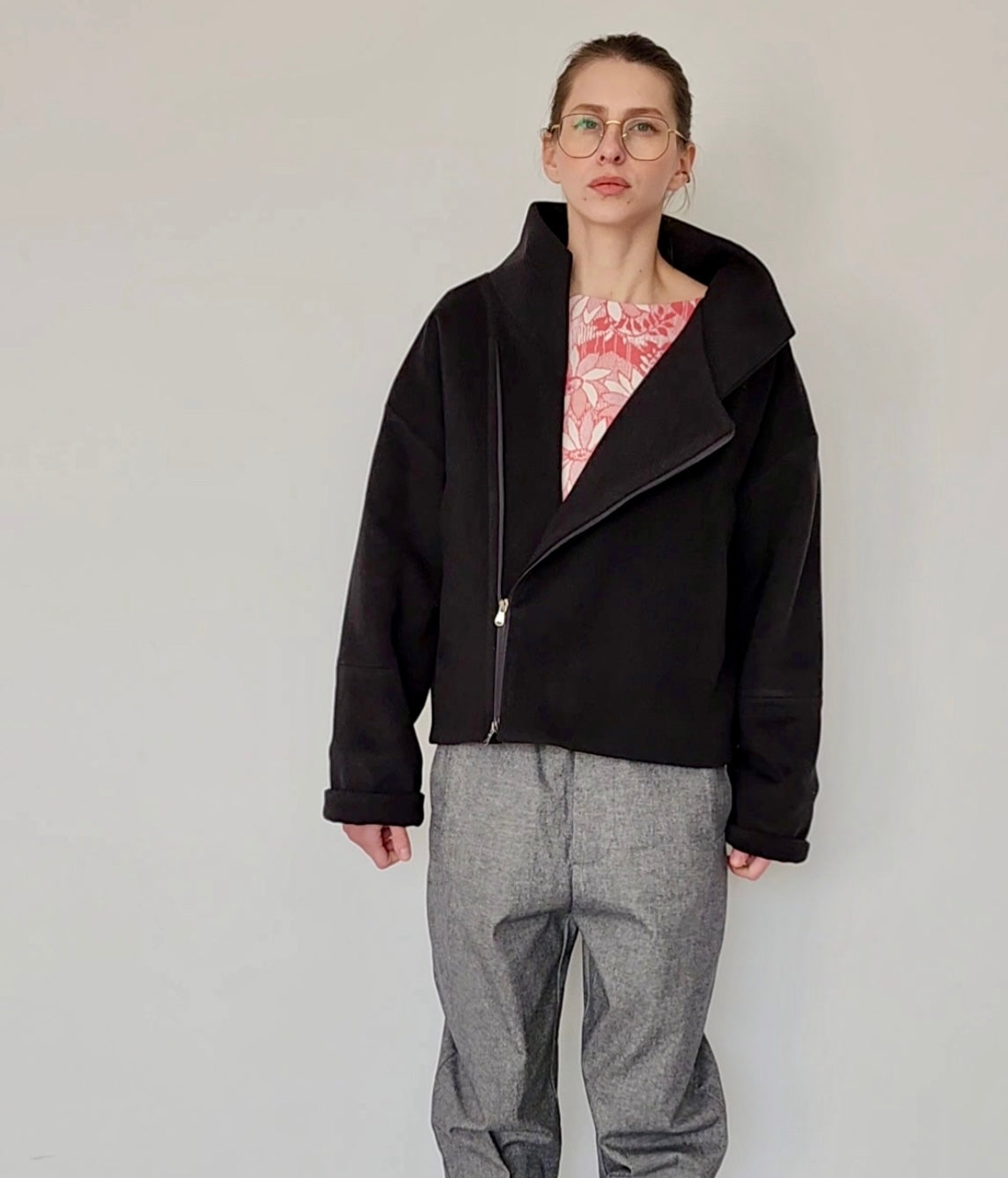 Short black wool coat with zipper