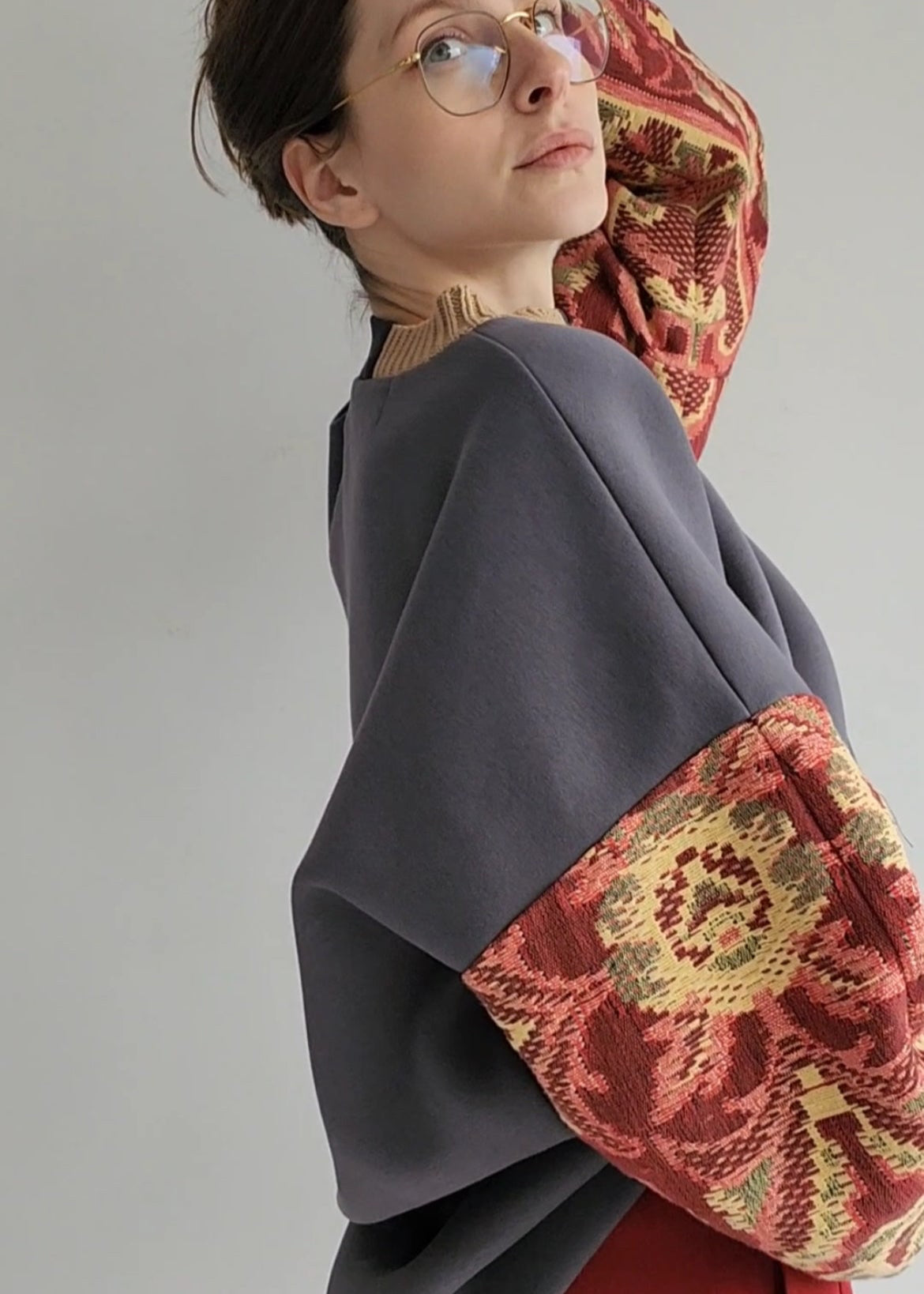 Grey fleece sweatshirt with vintage sleeves