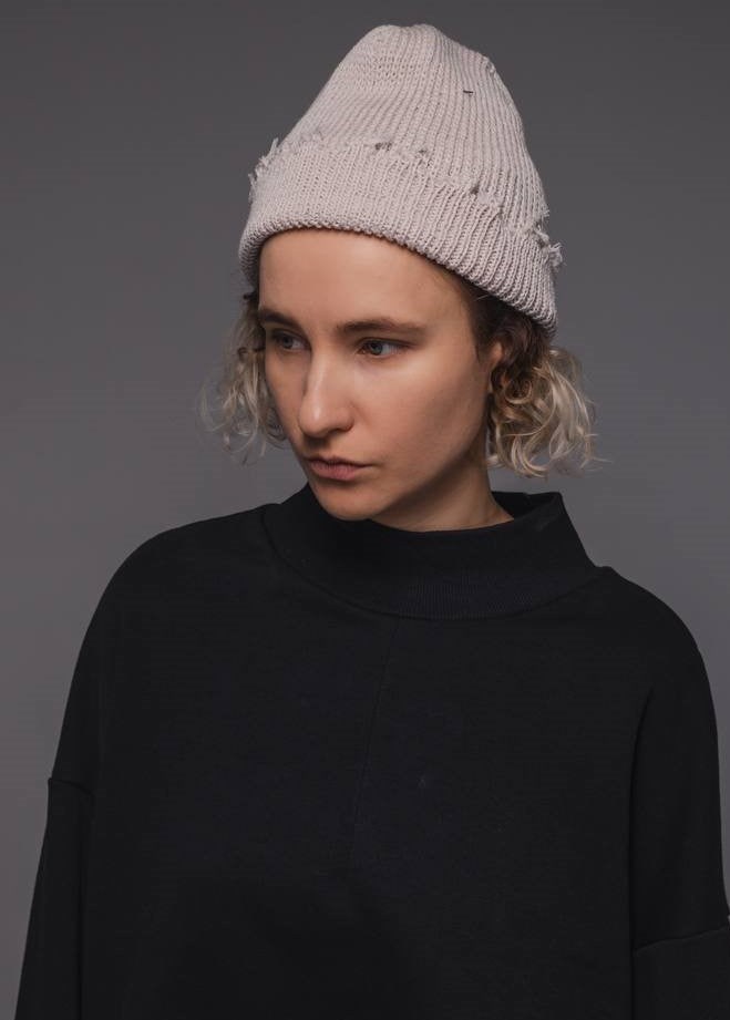 Ripped beige rap hat