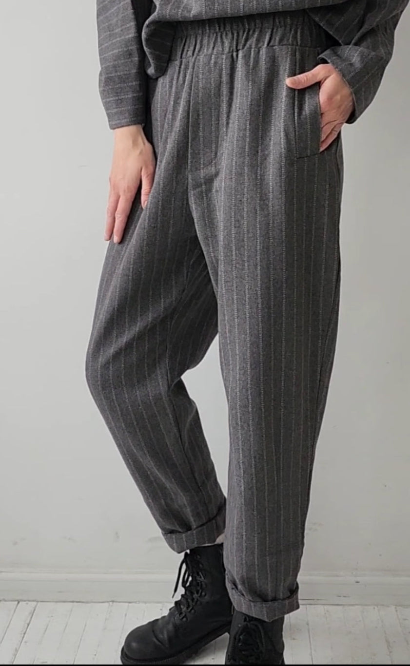 Banana wool winter black and white diagonal